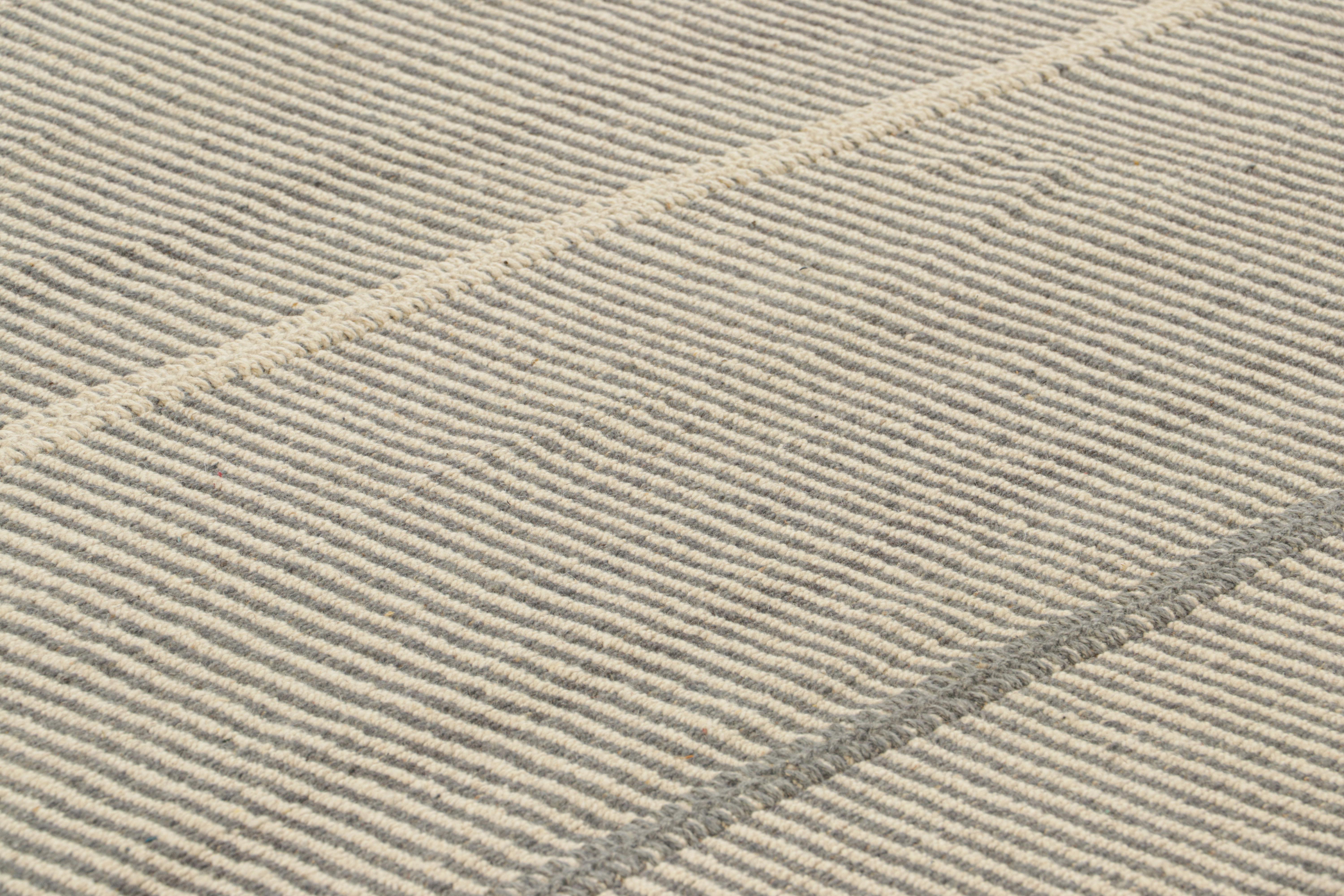 Tessuto a mano in lana, questo Kilim 8x11 fa parte di una nuova collezione contemporanea a trama piatta di Rug & Kilim.

Sul design: 

Affettuosamente soprannominato 