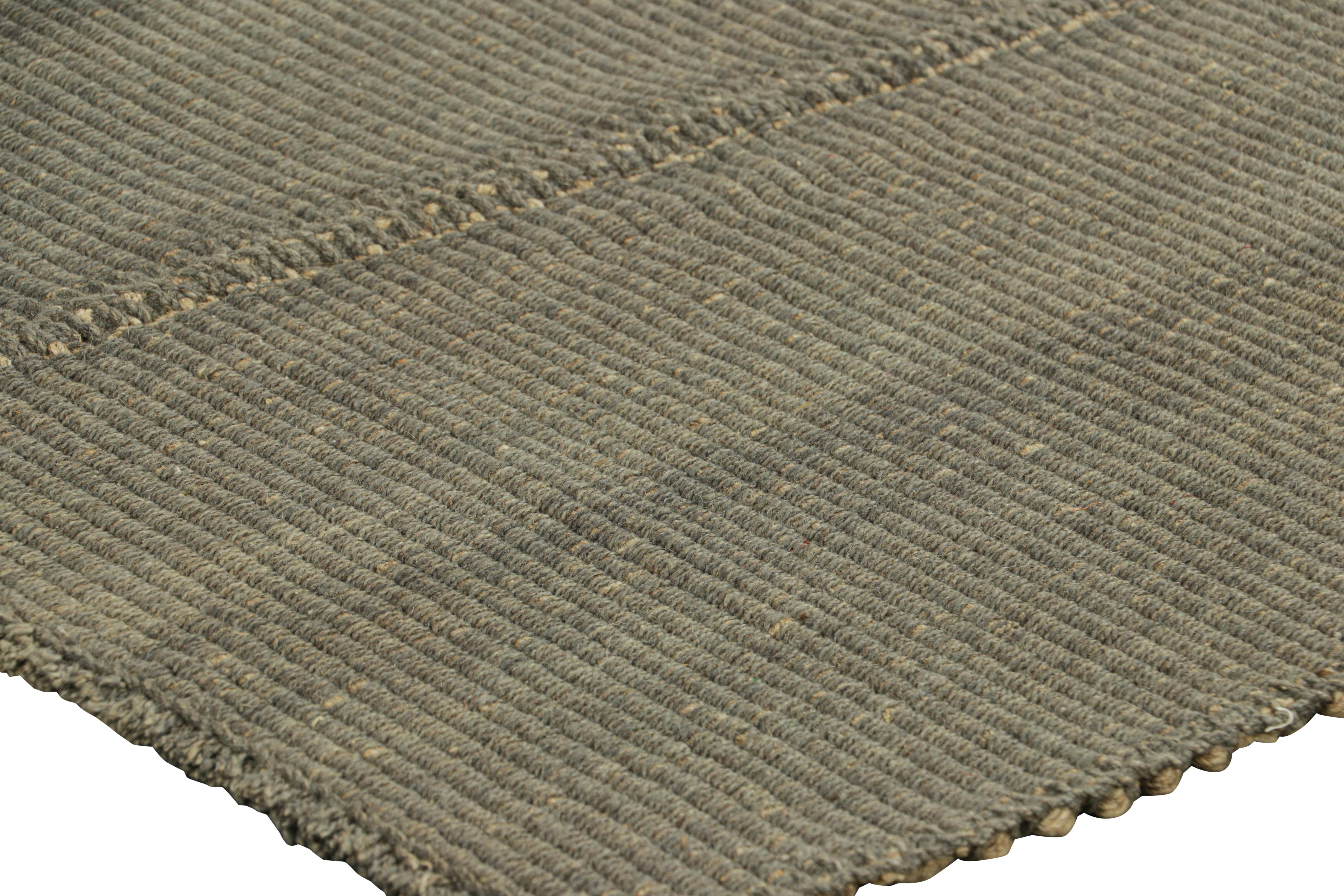 Rug & Kilim è un kilim contemporaneo con strisce grigie e accenti beige. In condizioni Nuovo in vendita a Long Island City, NY