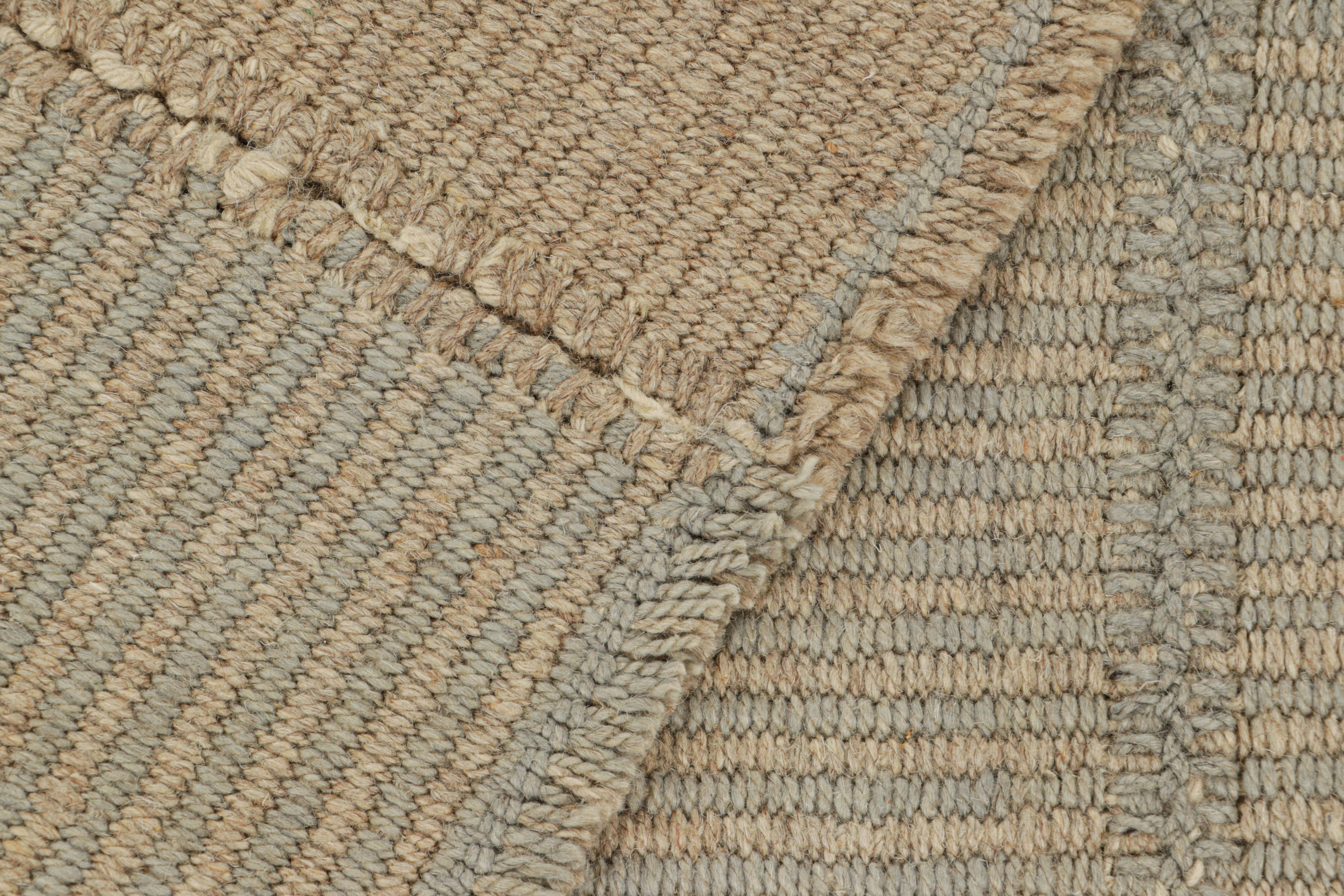 XXI secolo e contemporaneo Rug & Kilim è un kilim contemporaneo con strisce testuali azzurre e beige in vendita