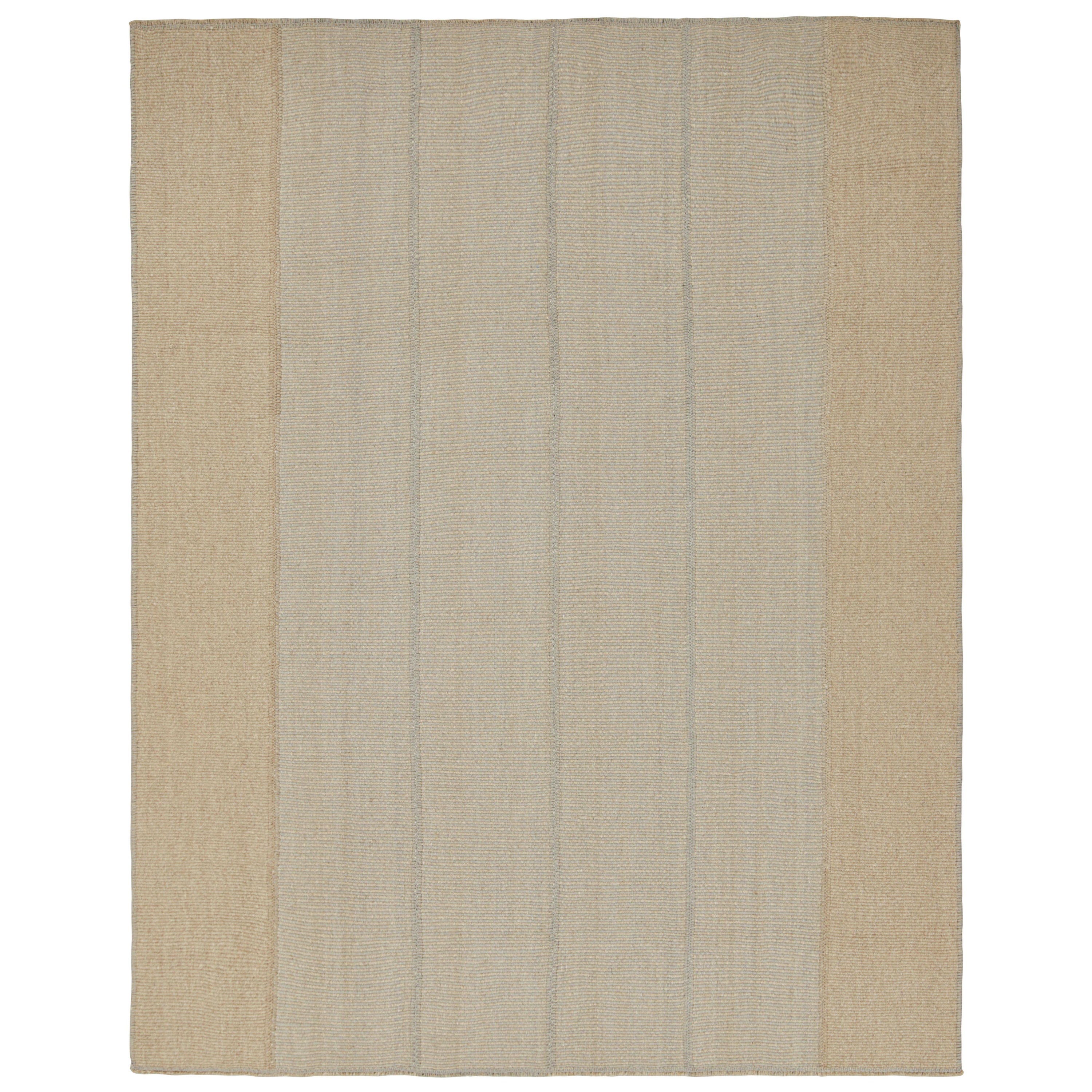 Rug & Kilim's Contemporary Kilim mit hellblauen und beigen Strukturstreifen