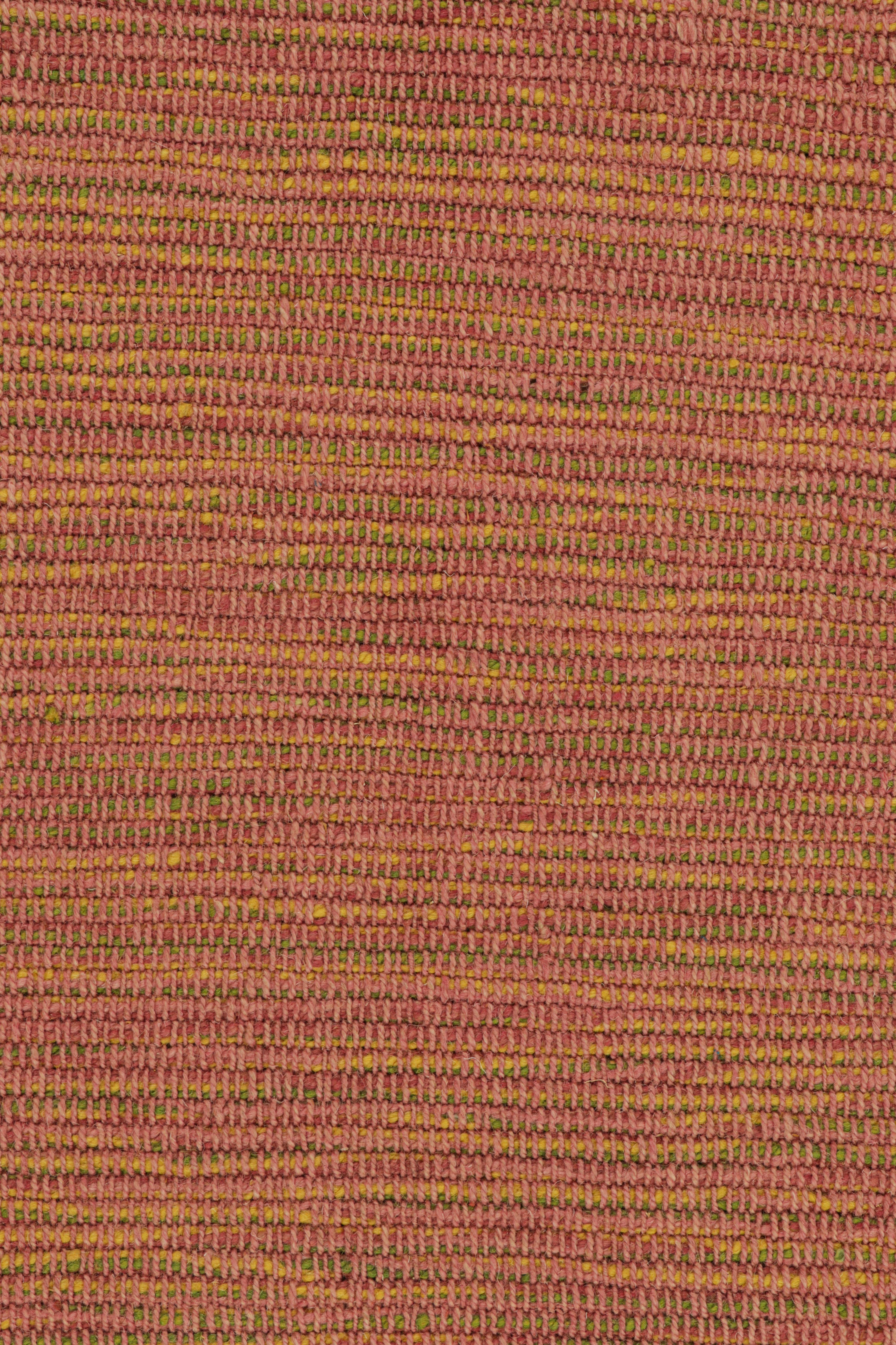 Kilim contemporáneo de Rug & Kilim con rayas texturadas en rosa, verde y dorado Moderno en venta