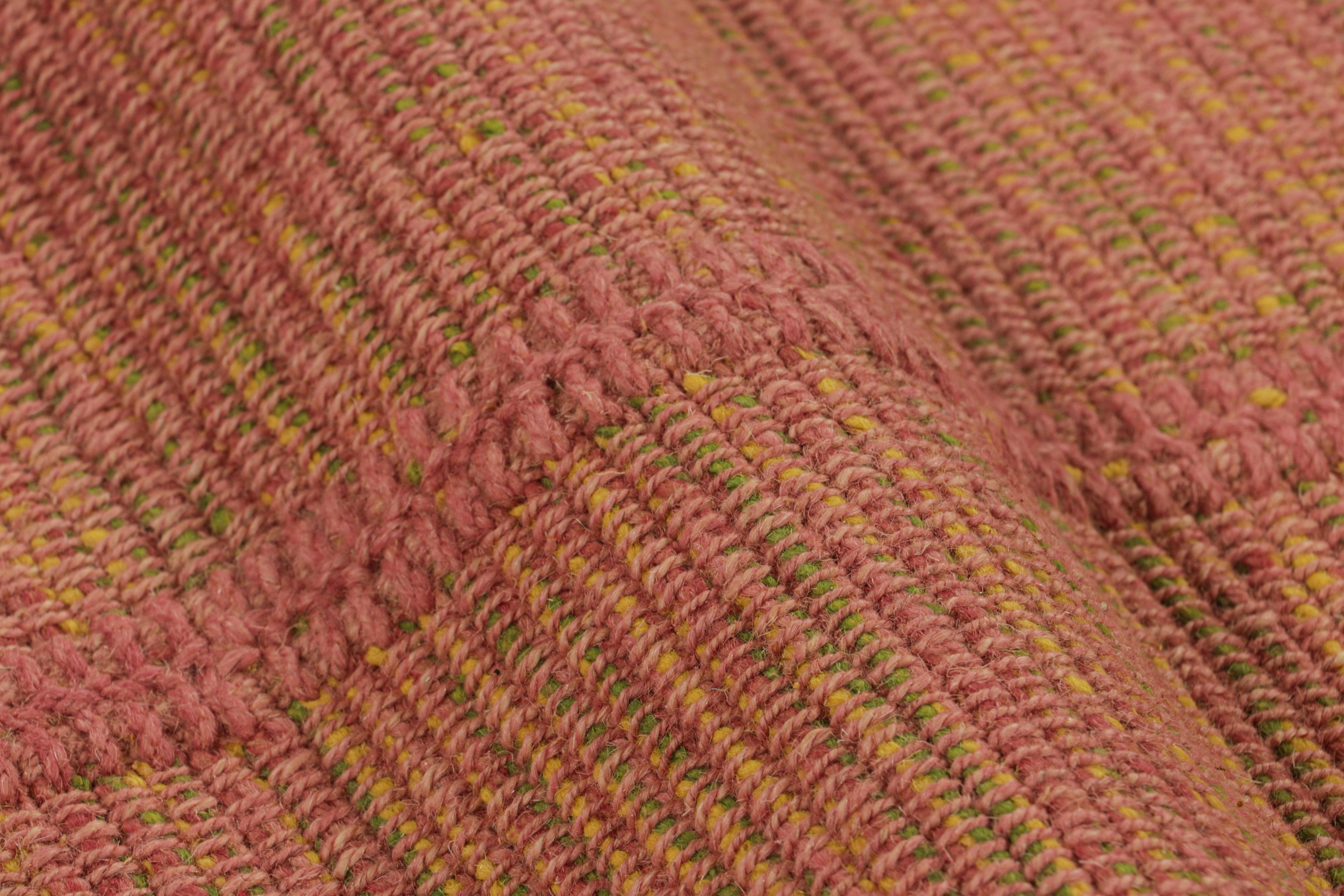 Rug & Kilim - Kilim contemporaneo a strisce rosa, verdi e dorate In condizioni Nuovo in vendita a Long Island City, NY
