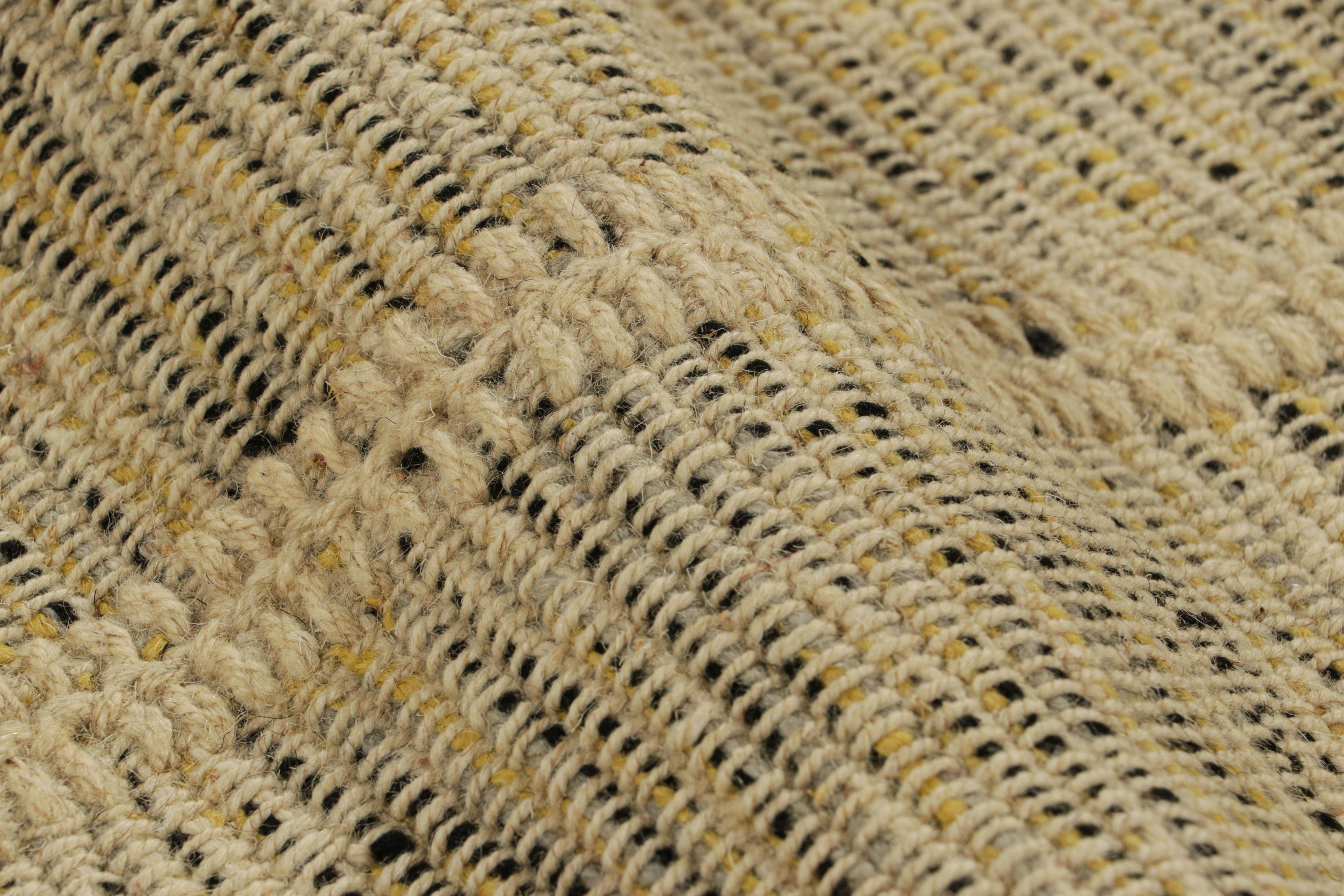 Rug & Kilim: Kilim contemporaneo a strisce in beige, oro e nero In condizioni Nuovo in vendita a Long Island City, NY