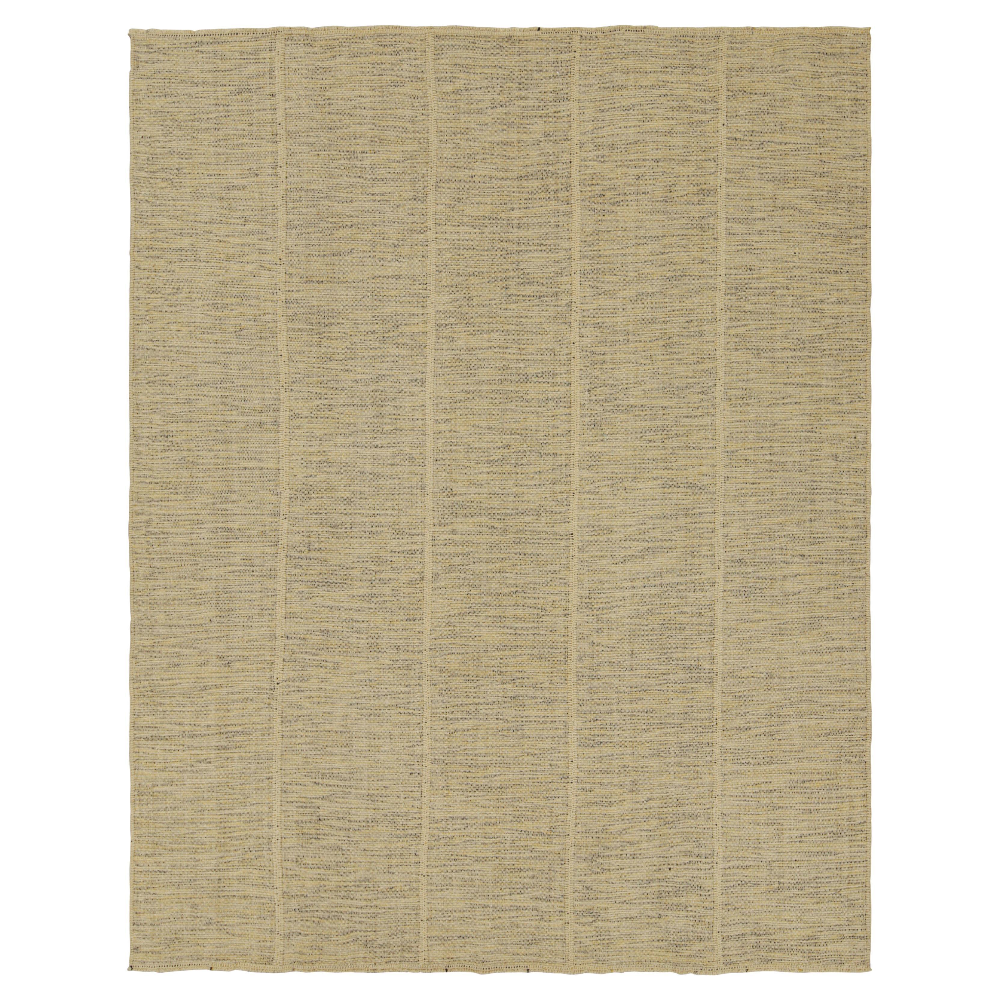 Rug 
Kilim: Kilim contemporaneo a strisce in beige, oro e nero in vendita