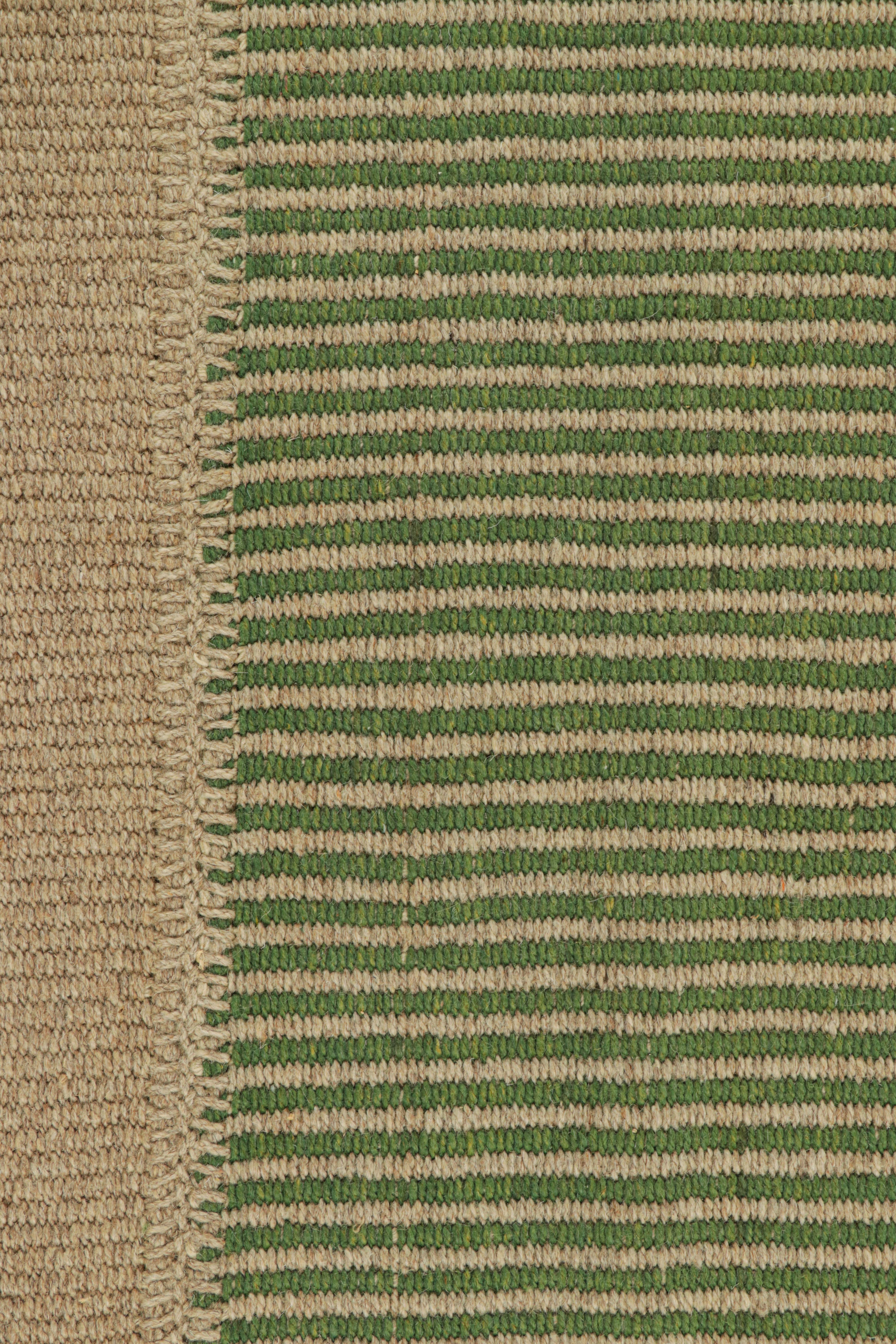 Moderno Rug & Kilim: Kilim contemporaneo a strisce in verde e marrone in vendita