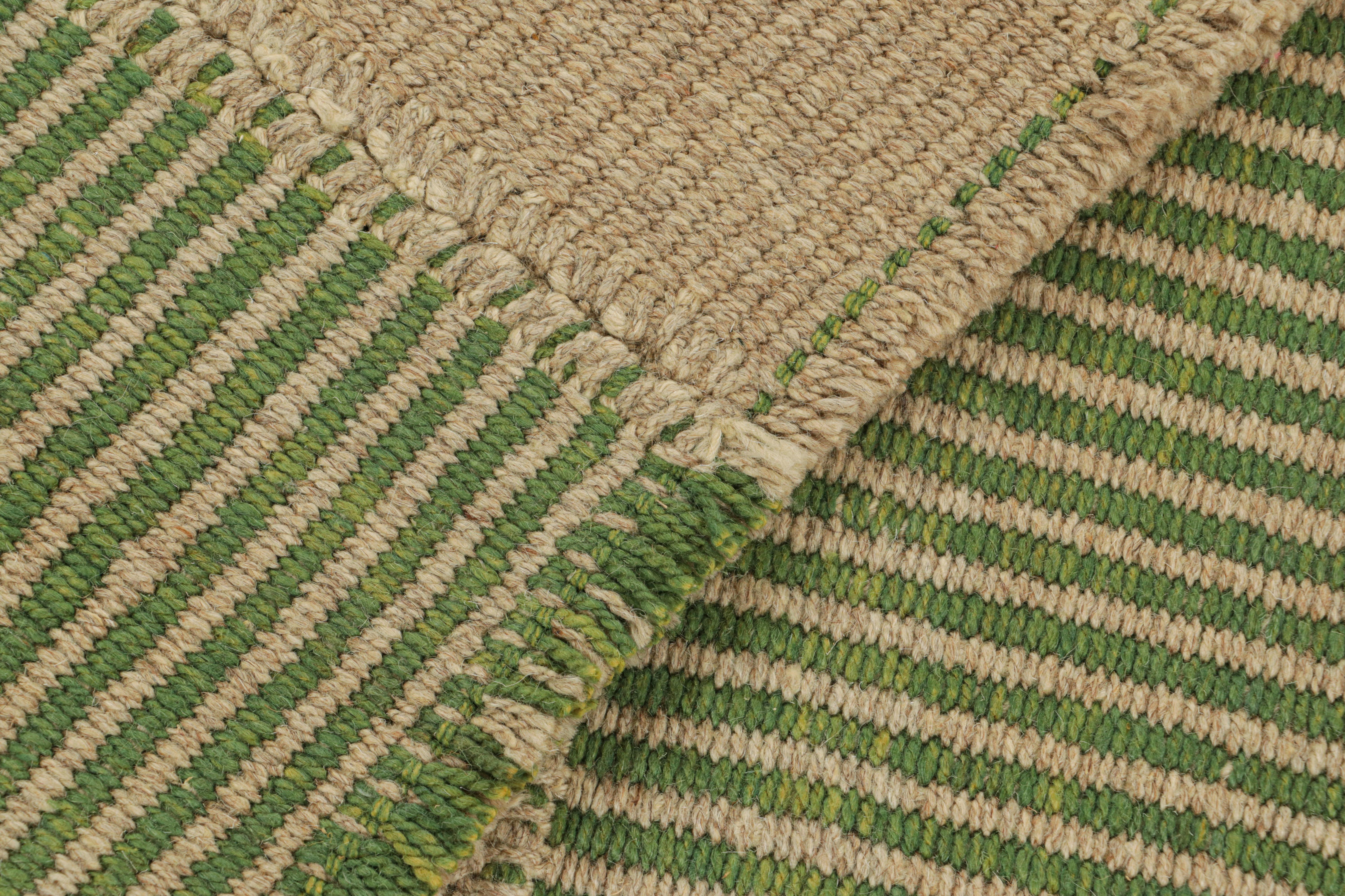 Rug & Kilim's Contemporary Kilim mit Streifen in Grün und Braun (21. Jahrhundert und zeitgenössisch) im Angebot