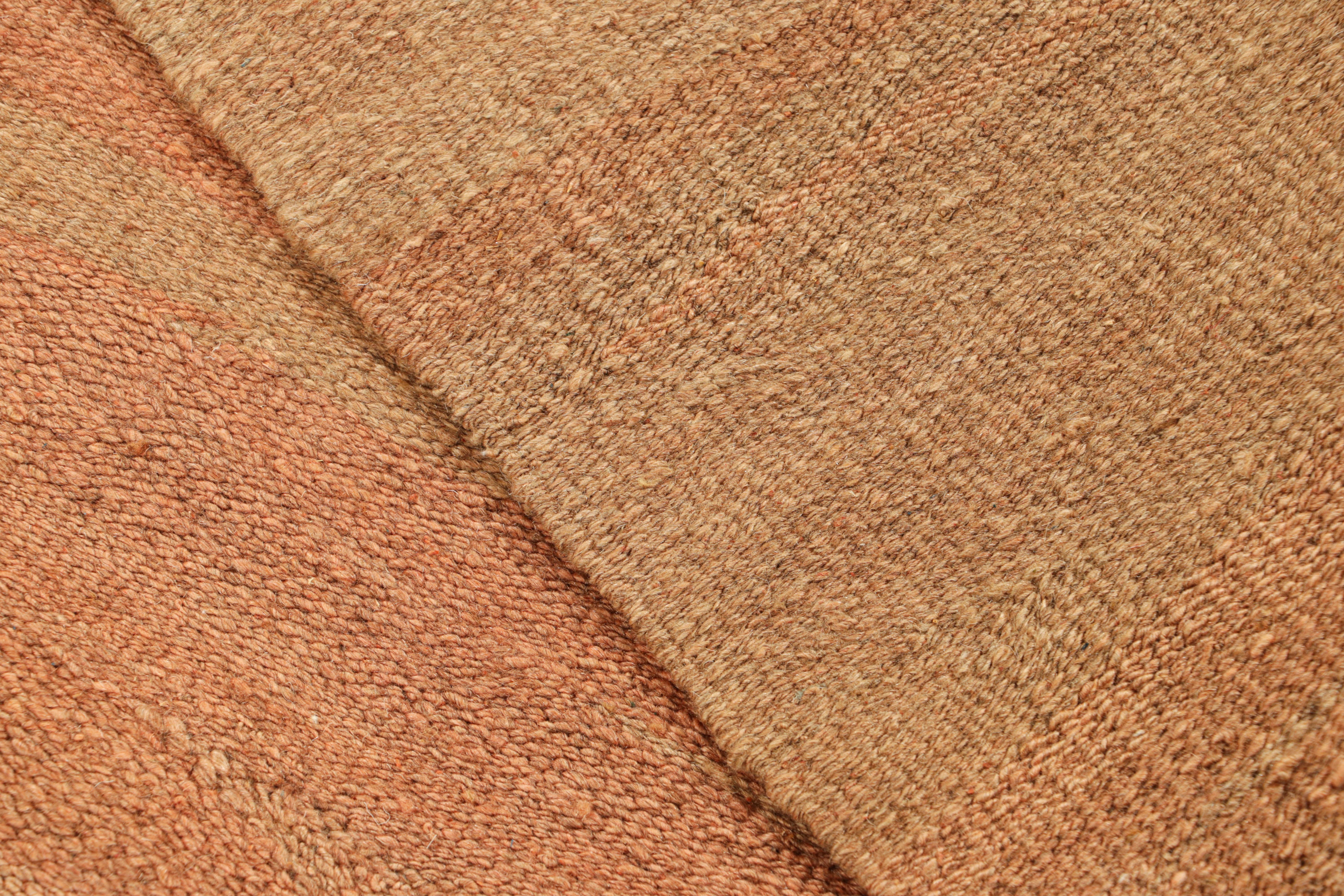 XXI secolo e contemporaneo Rug & Kilim è un Kilim contemporaneo con strisce nei toni del marrone in vendita