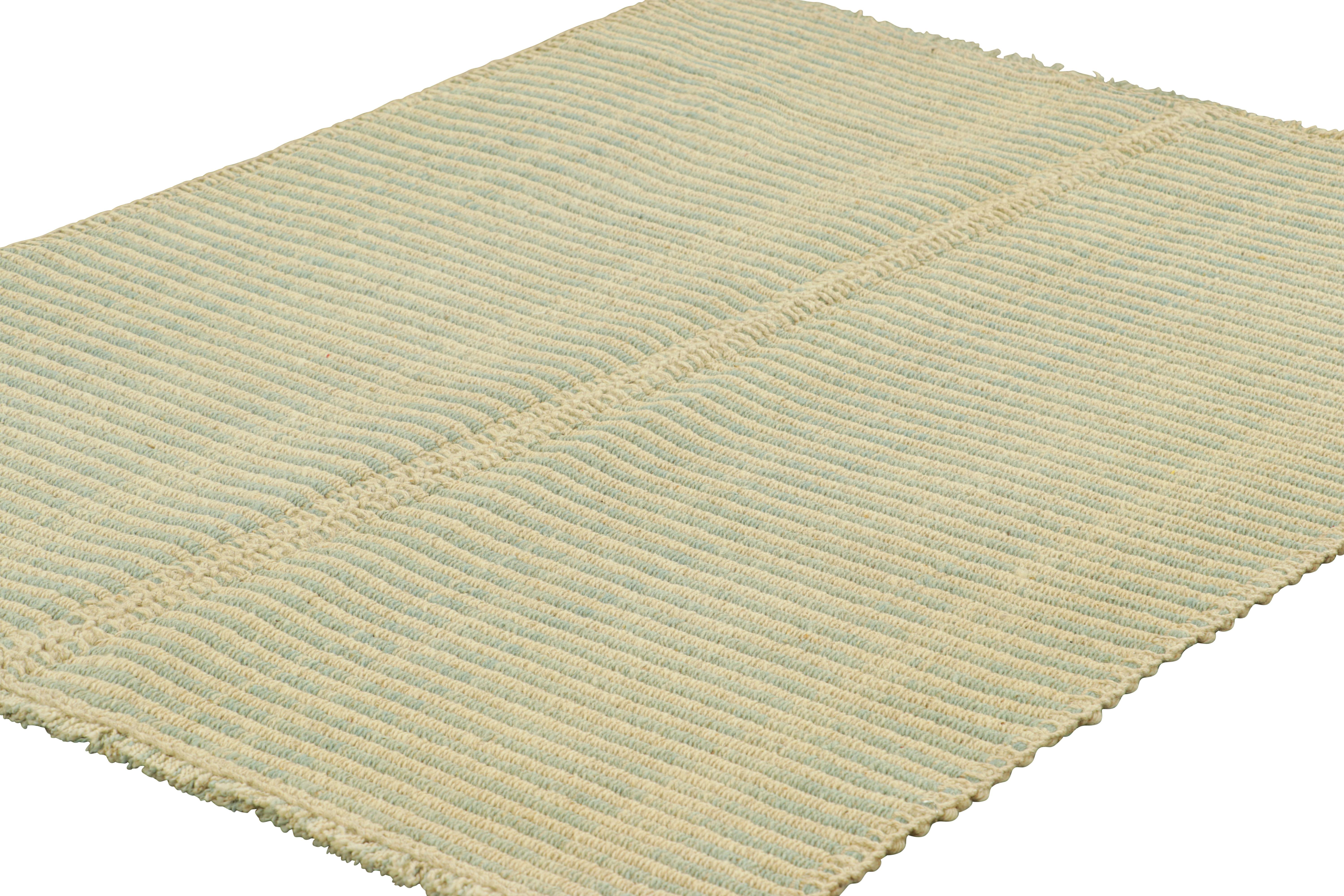 Afghano Rug & Kilim è un kilim contemporaneo a strisce beige e blu in vendita