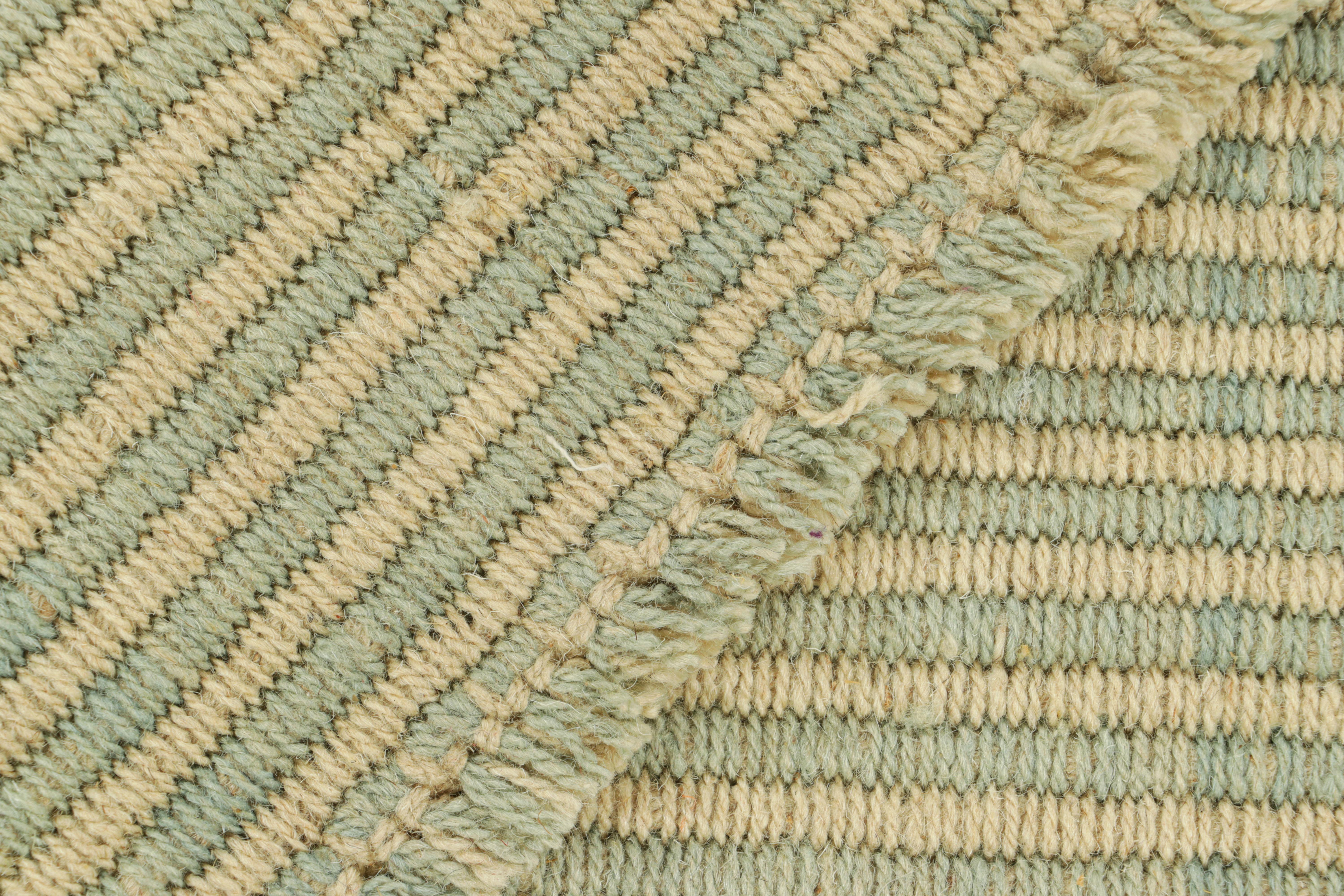XXIe siècle et contemporain Rug & Kilim's Contemporary Kilim with Textural Beige and Blue Stripes (Kilim contemporain avec des rayures texturées beiges et bleues) en vente