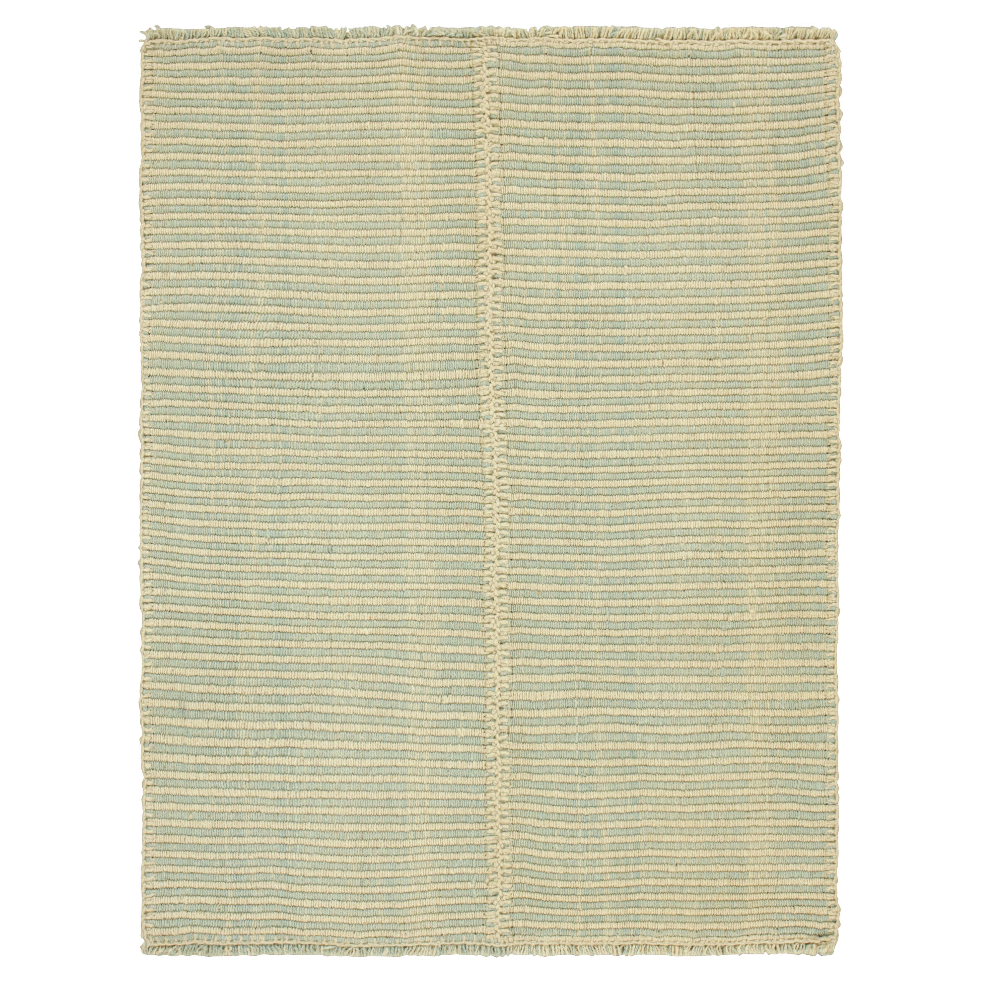 Rug & Kilim's Contemporary Kilim mit strukturierten Beige- und Blaustreifen