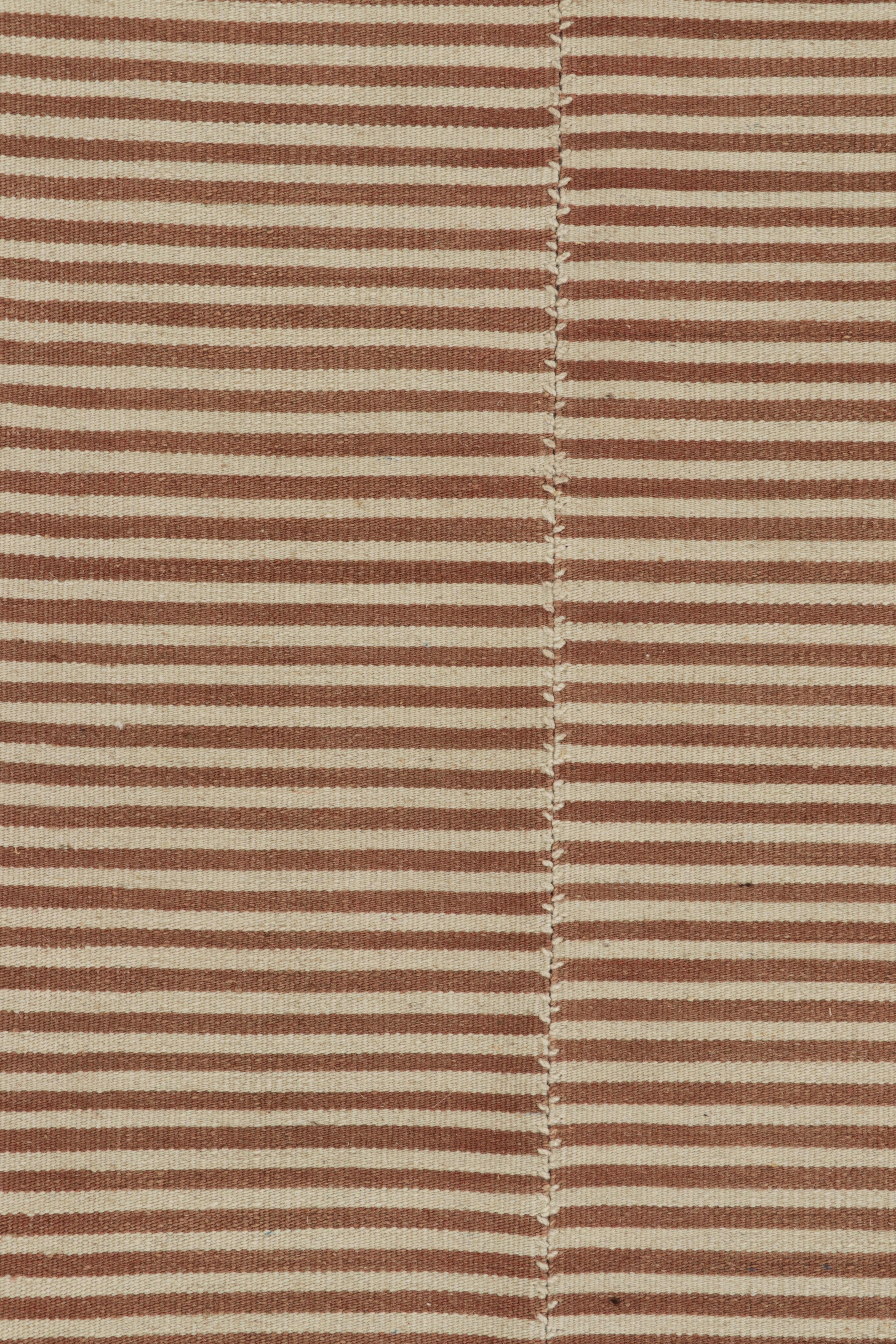 Afghano Rug & Kilim è un kilim contemporaneo a strisce beige e marroni. in vendita