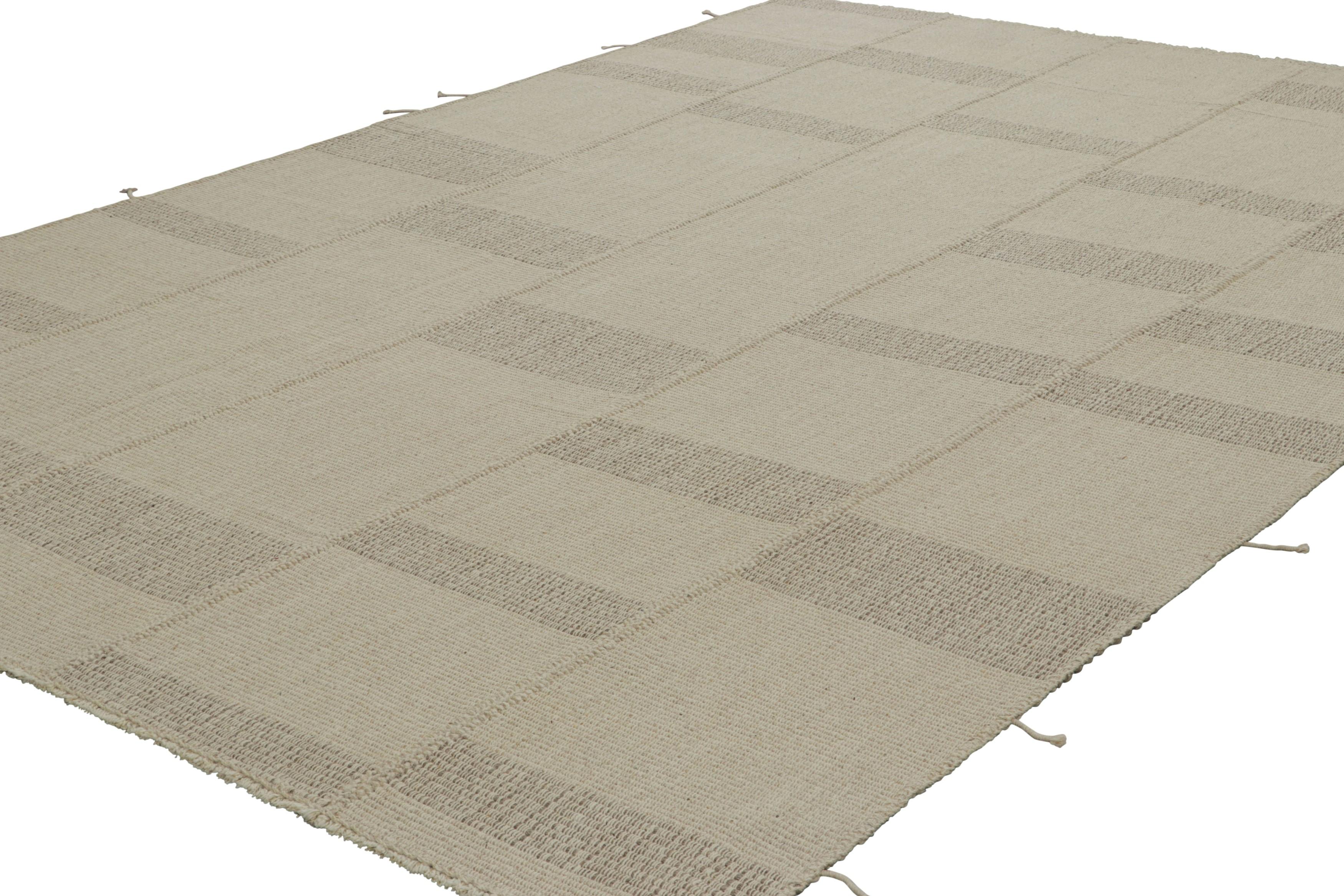 Rug & Kilim's Contemporary Kilim mit texturierten Beige- und Brown-Streifen (Afghanisch) im Angebot