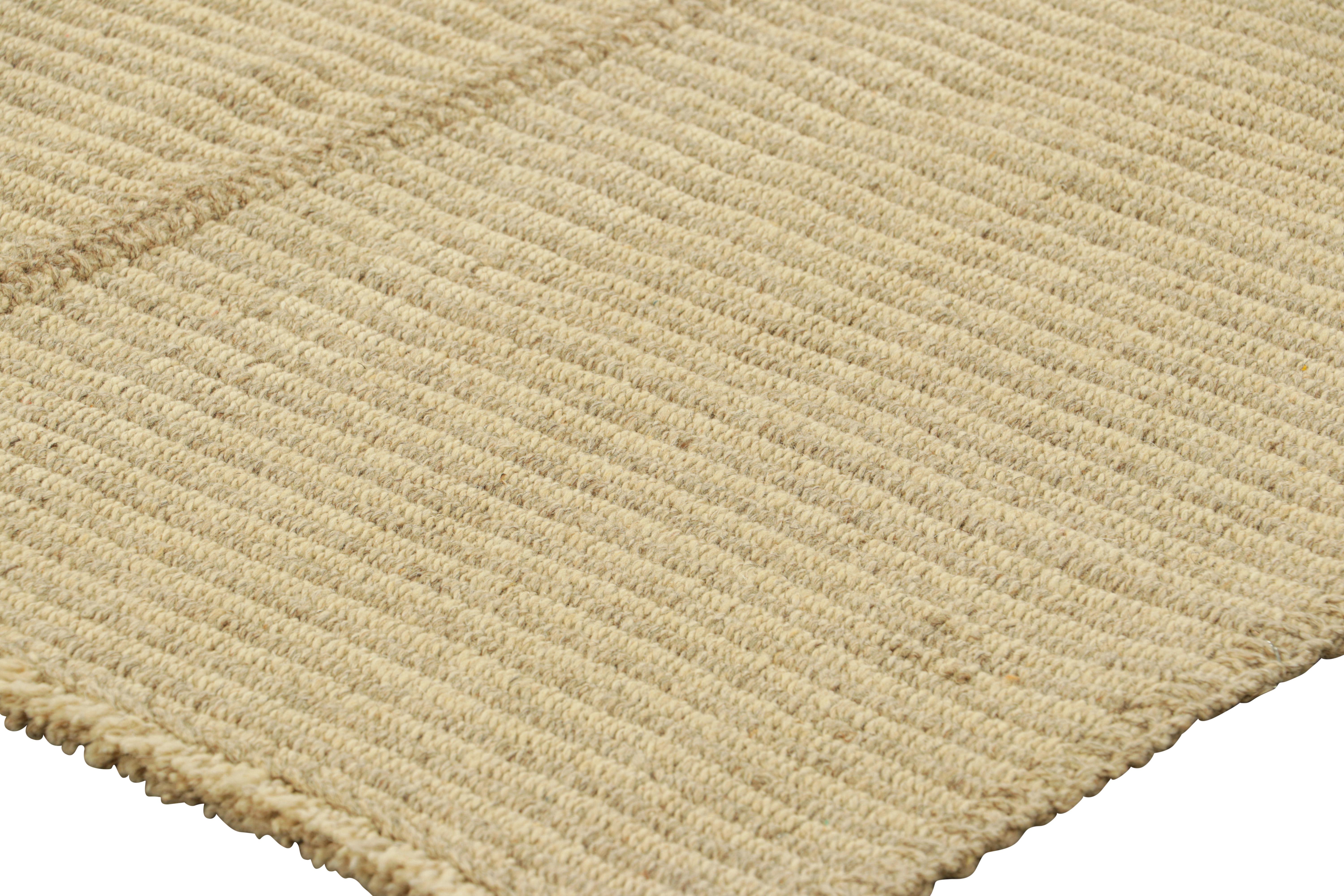 Kilim contemporáneo de Rug & Kilim con rayas texturadas en beige y marrón en Nuevo estado para la venta en Long Island City, NY