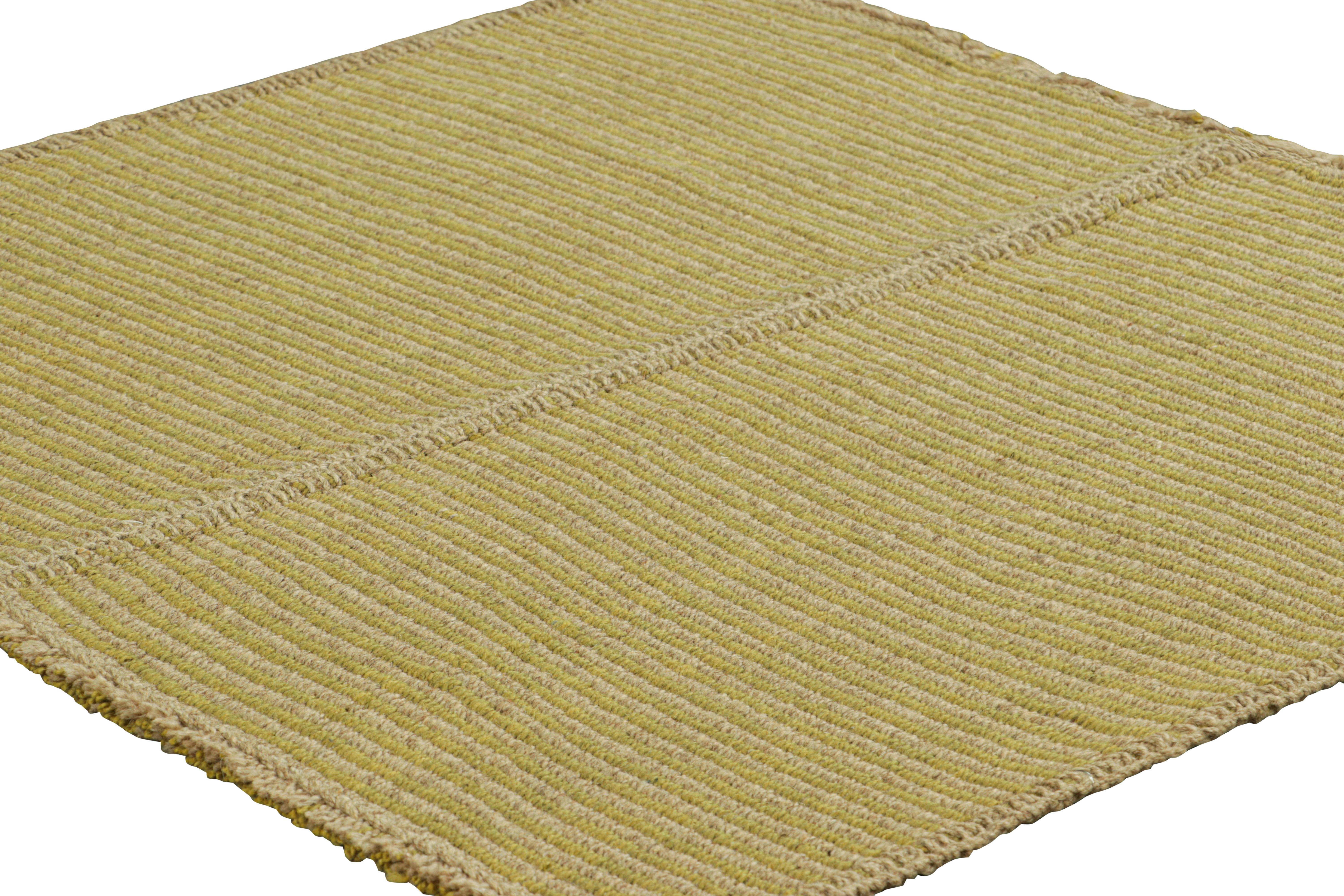 Kilim contemporáneo de Rug & Kilim con rayas texturadas en beige y chartreuse Afgano en venta