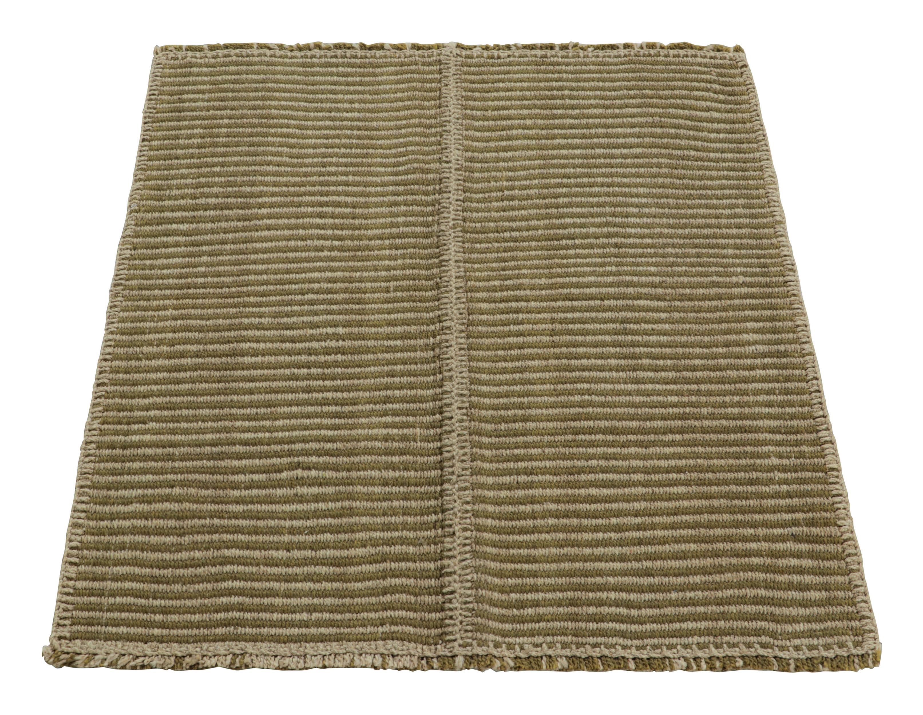 Rug & Kilim's Contemporary Kilim mit strukturierten Streifen in Beige und Chartreuse (Handgewebt) im Angebot