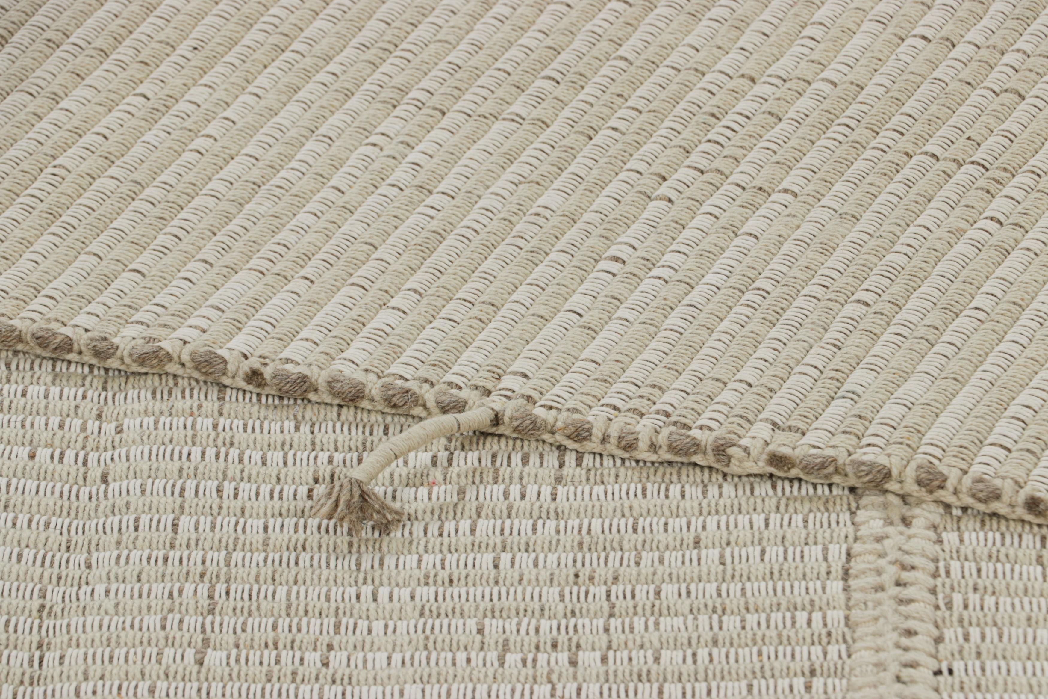 Rug & Kilim's Contemporary Kilim mit strukturierten Streifen in Beige und Creme (21. Jahrhundert und zeitgenössisch) im Angebot