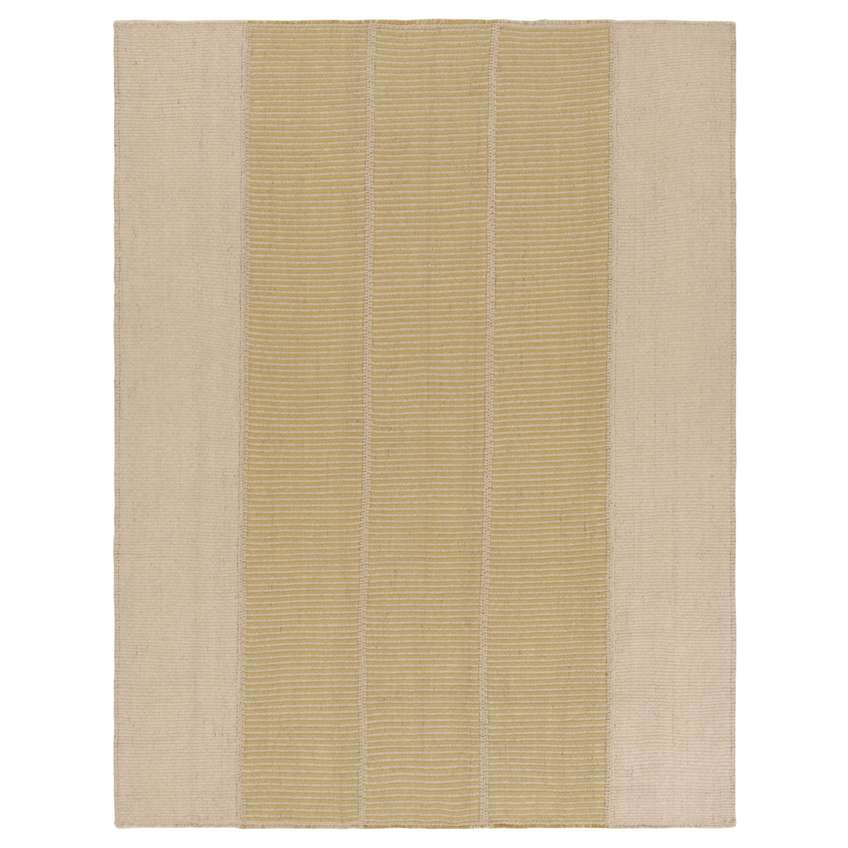 Rug
Kilim
s Zeitgenössischer Kelim mit texturierten Beige- und Goldstreifen