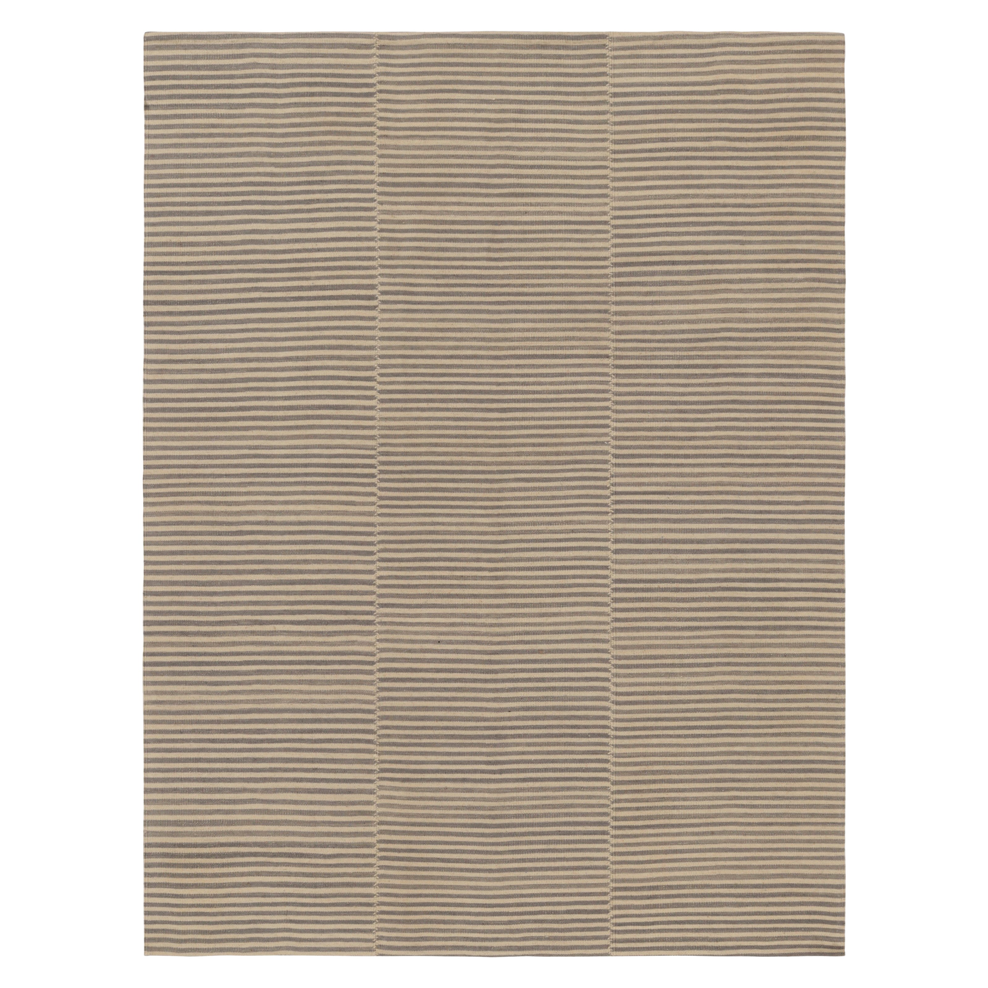 Rug & Kilim's Contemporary Kilim with Textural Beige and Gray Stripes (Kilim contemporain avec des rayures texturées beiges et grises)