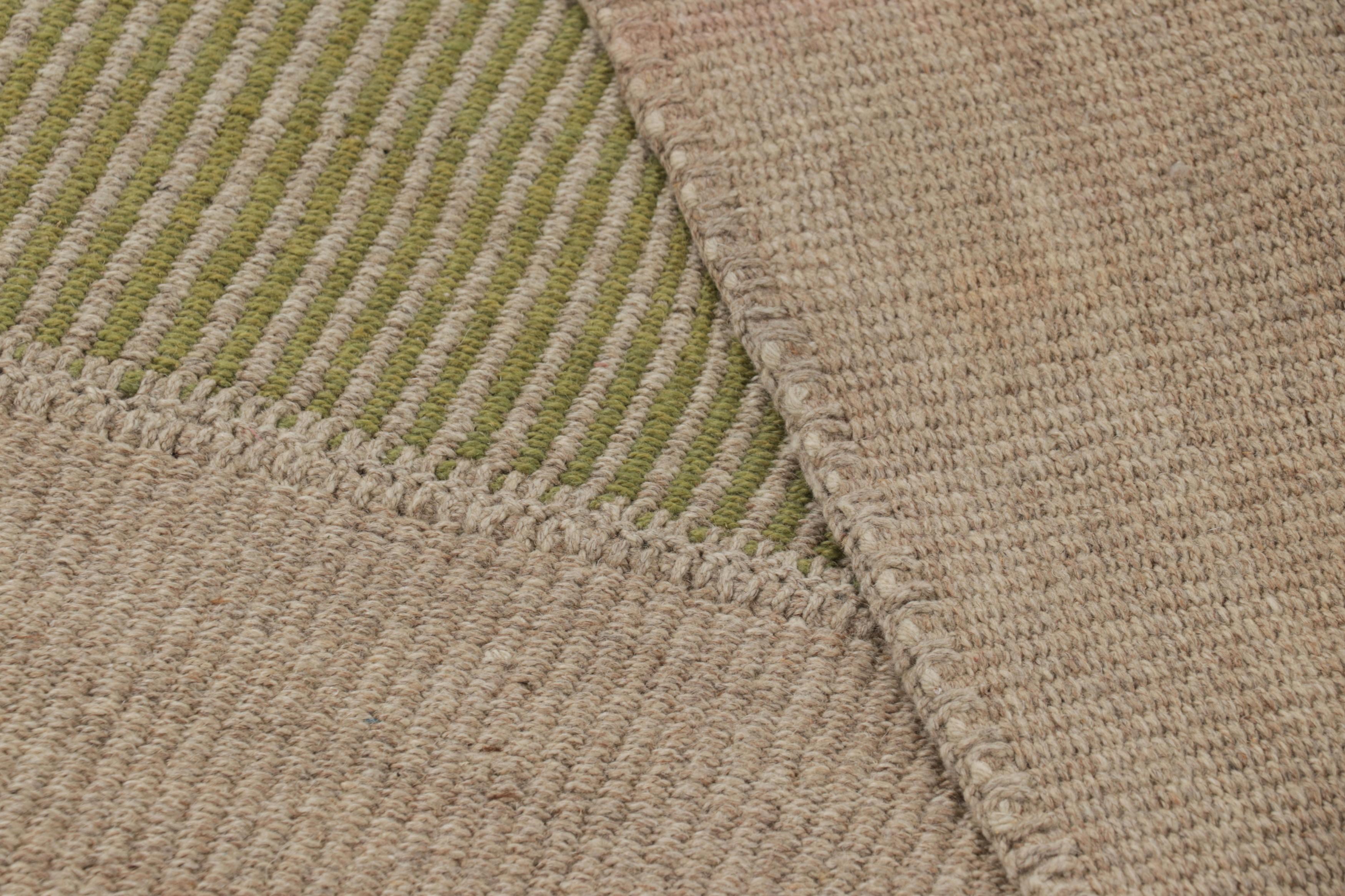 Kilim contemporáneo de Rug & Kilim con rayas beige y verdes texturadas Lana en venta