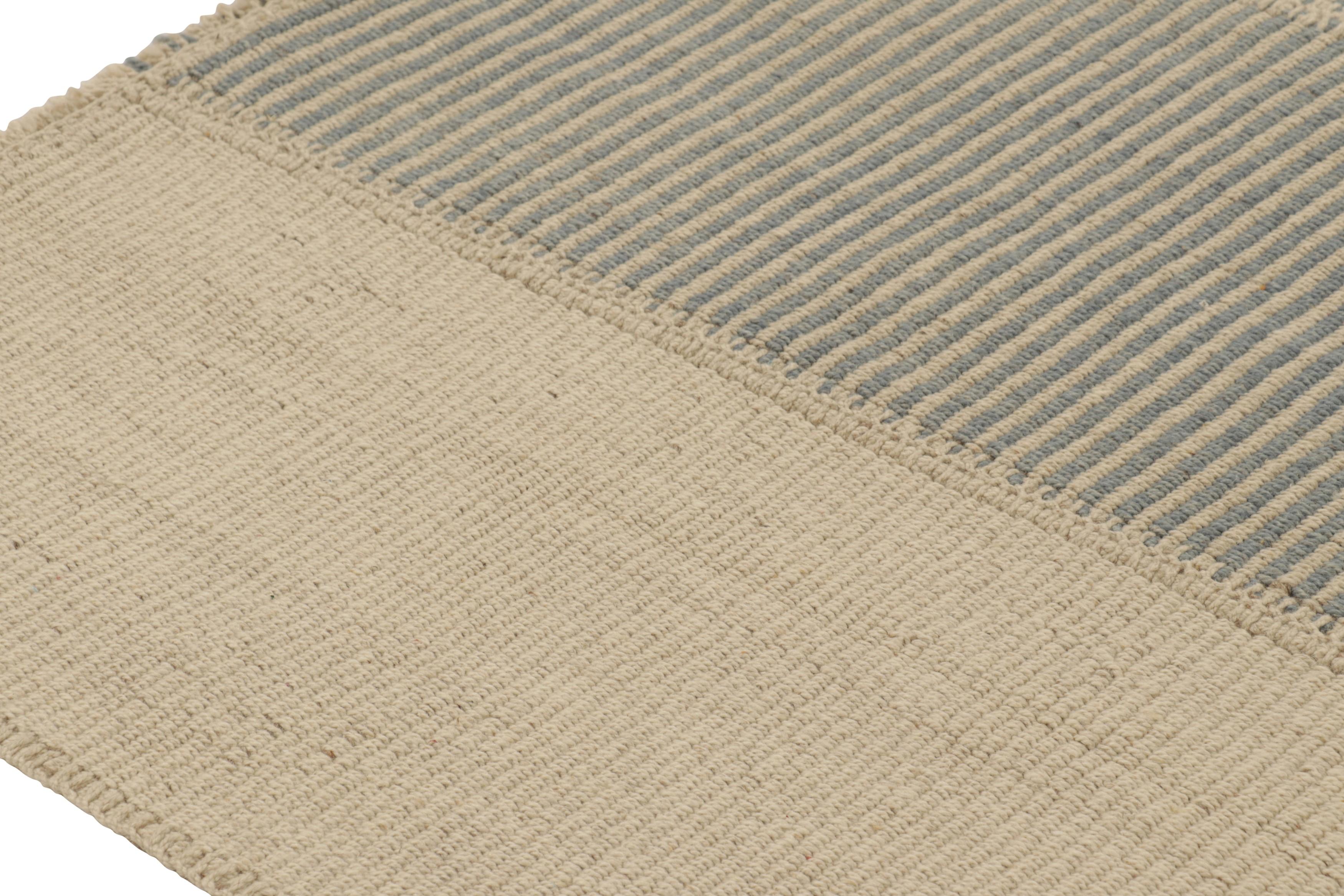 Afghan Rug & Kilim's Contemporary Kilim with Textural Beige and Ice Blue Stripes (Kilim contemporain avec des rayures texturées beige et bleu glacier) en vente