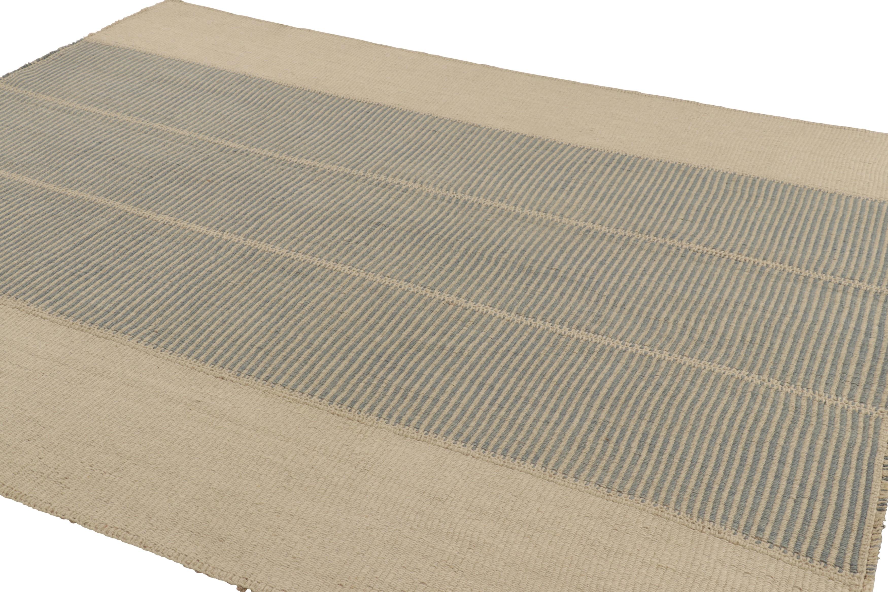 Rug & Kilim's Contemporary Kilim with Textural Beige and Ice Blue Stripes (Kilim contemporain avec des rayures texturées beige et bleu glacier) Neuf - En vente à Long Island City, NY