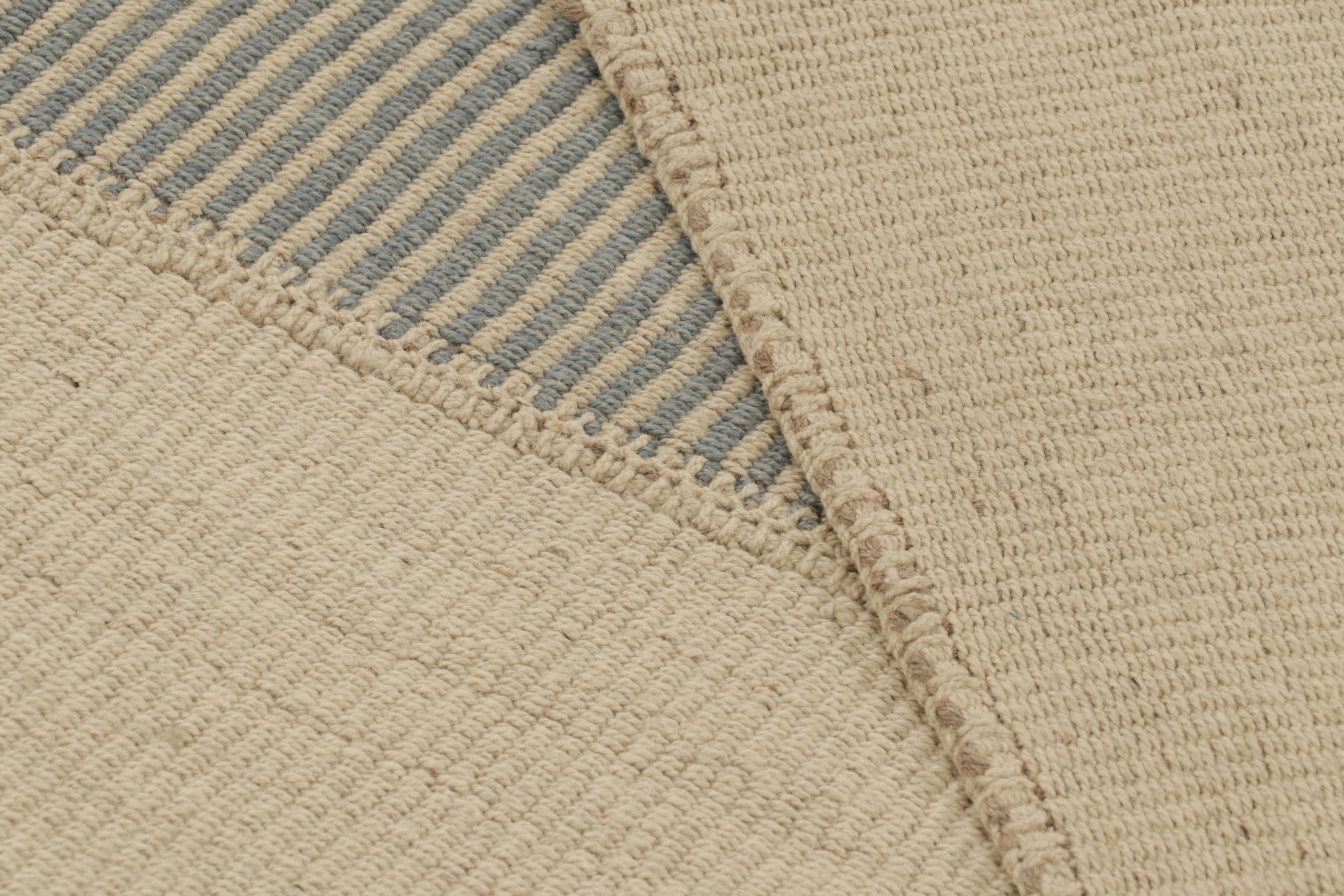 Rug & Kilim's Contemporary Kilim with Textural Beige and Ice Blue Stripes (Kilim contemporain avec des rayures texturées beige et bleu glacier) en vente 1