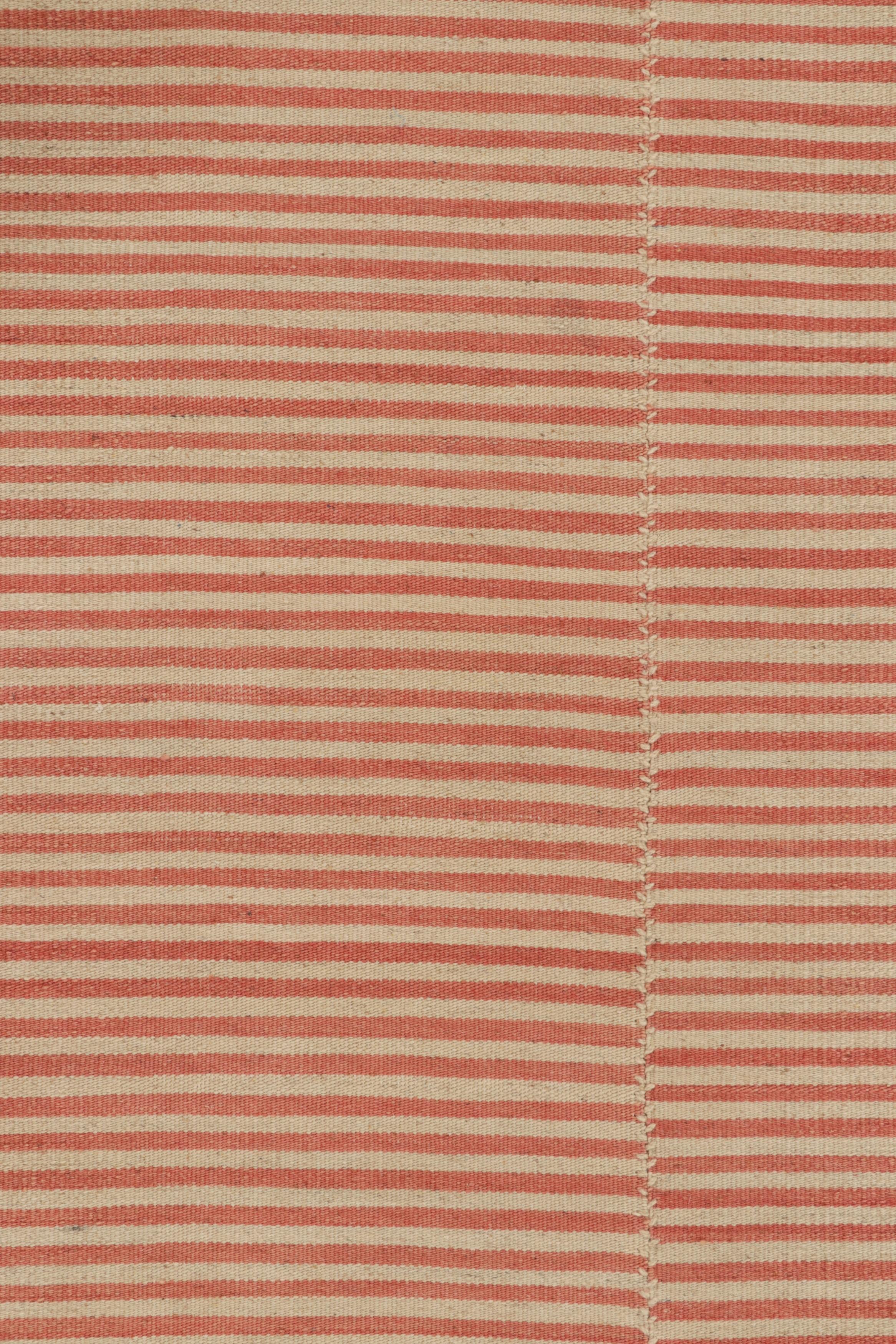 Rug & Kilim's Zeitgenössischer Kelim mit strukturierten Streifen in Beige und Orange (Afghanisch) im Angebot