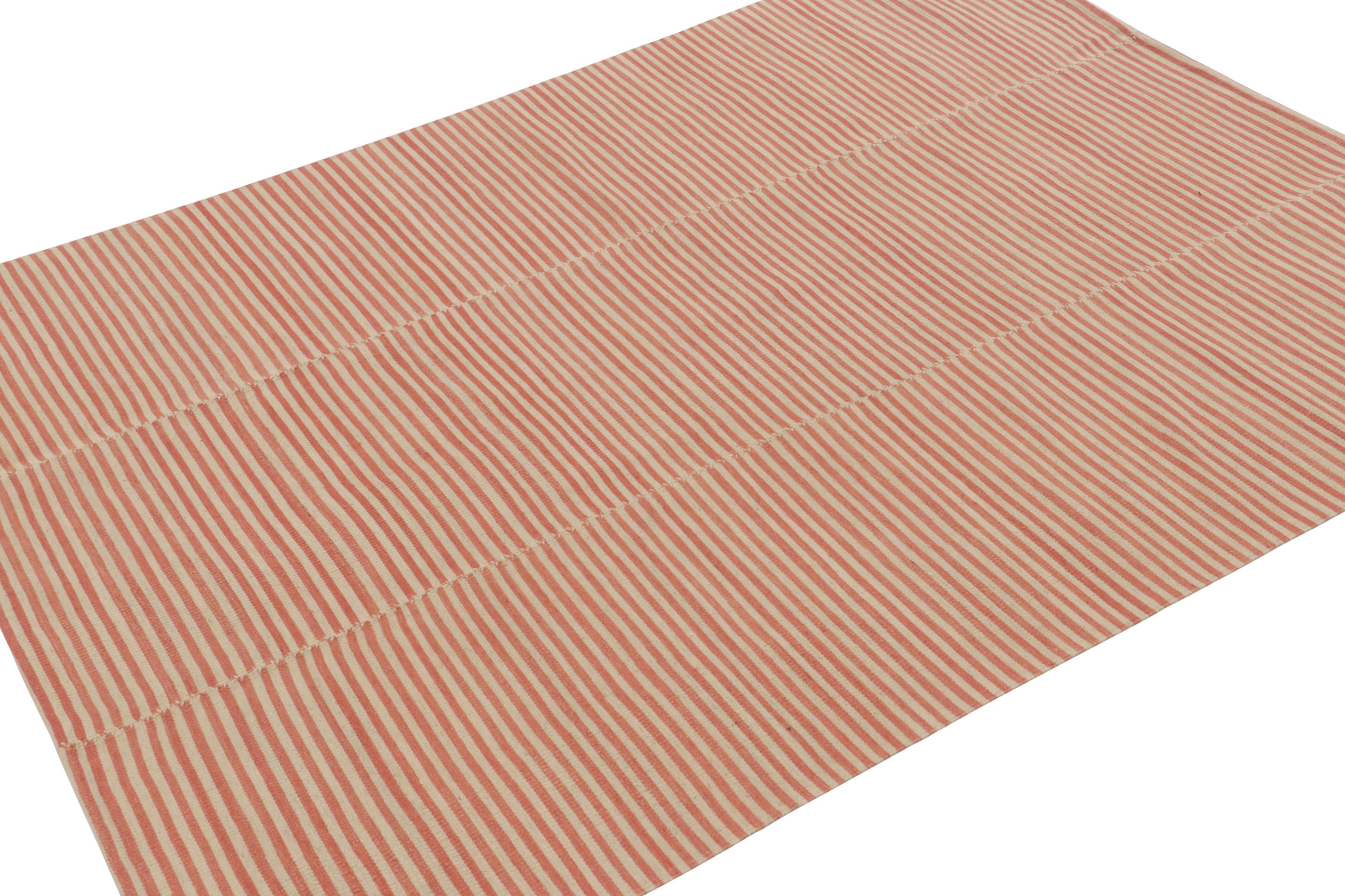 Kilim contemporáneo de Rug & Kilim con rayas texturadas en beige y naranja en Nuevo estado para la venta en Long Island City, NY