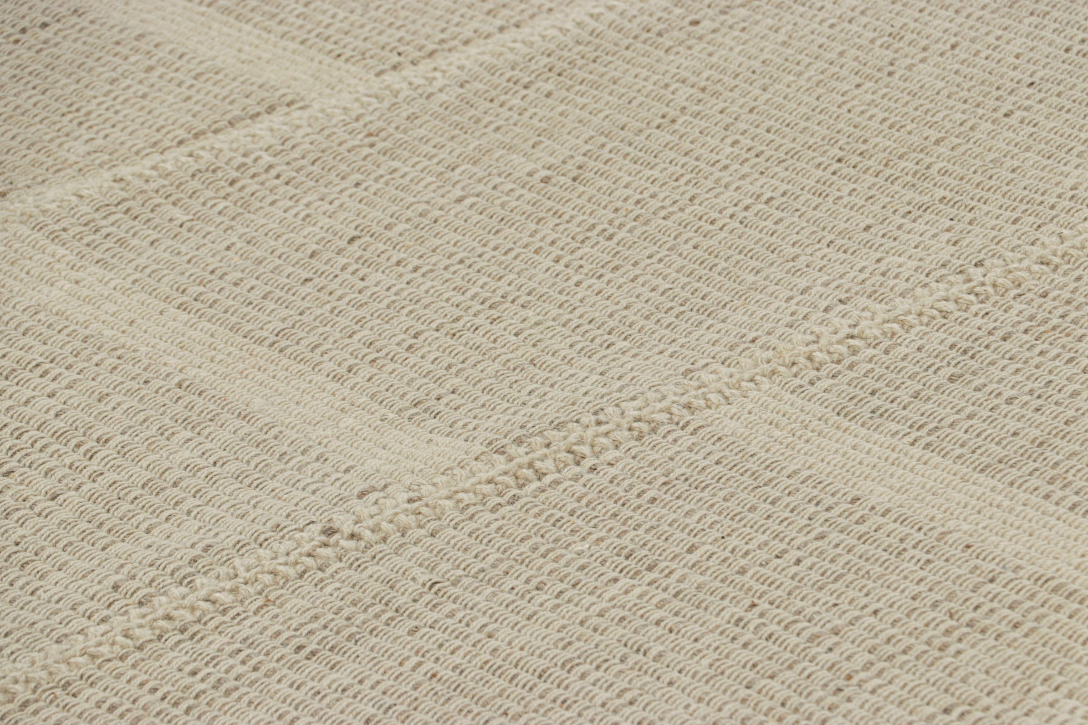 Dieser 10x15 große zeitgenössische Kilim aus handgewebter Wolle stammt aus einer aufregenden neuen Flachgewebe-Kollektion von Rug & Kilim, die nach Maß gefertigt wird.

Über das Design:

