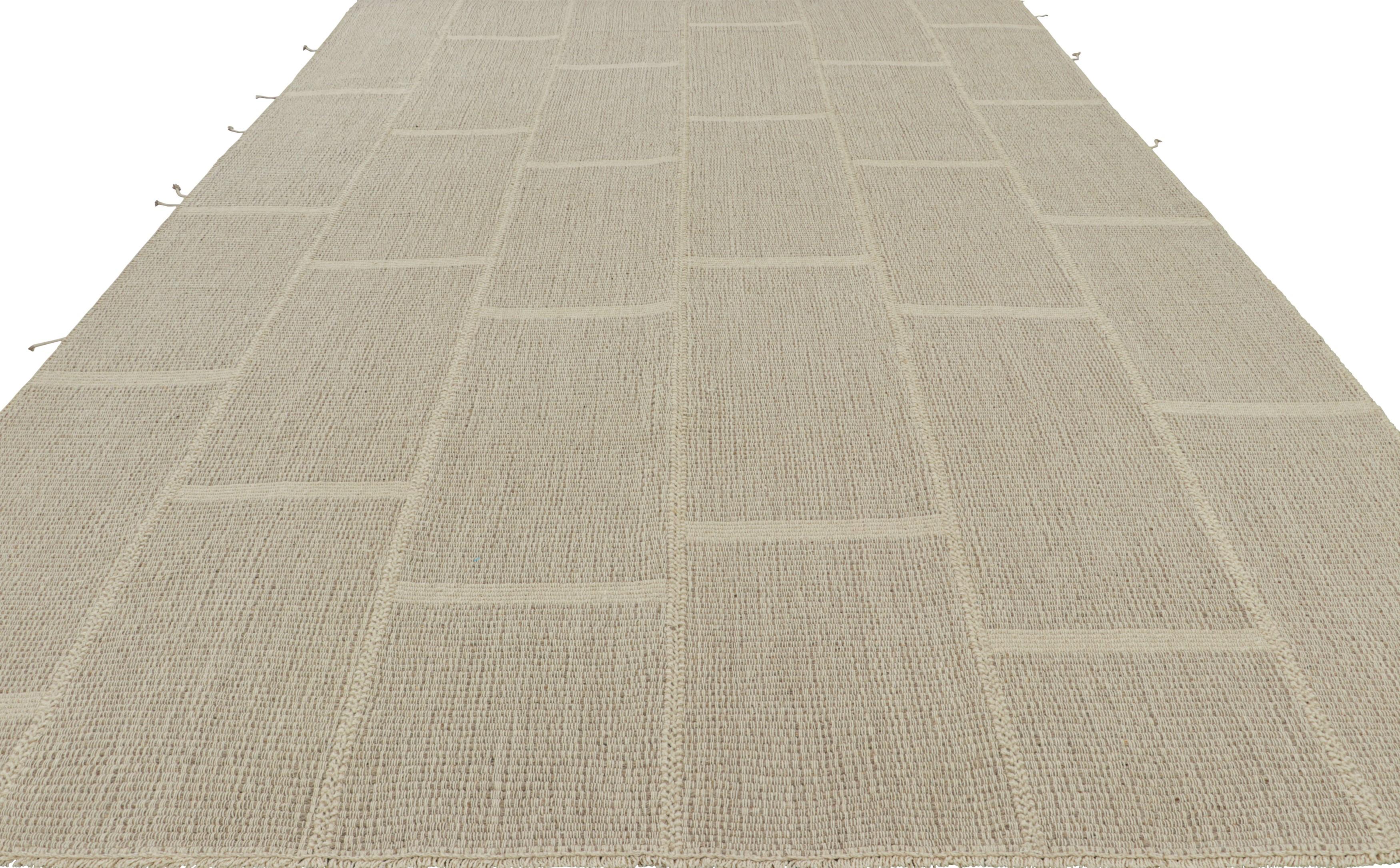 Rug & Kilim's Contemporary Kilim mit strukturierten Beige-Braun- und Creme-Streifen (Handgewebt) im Angebot