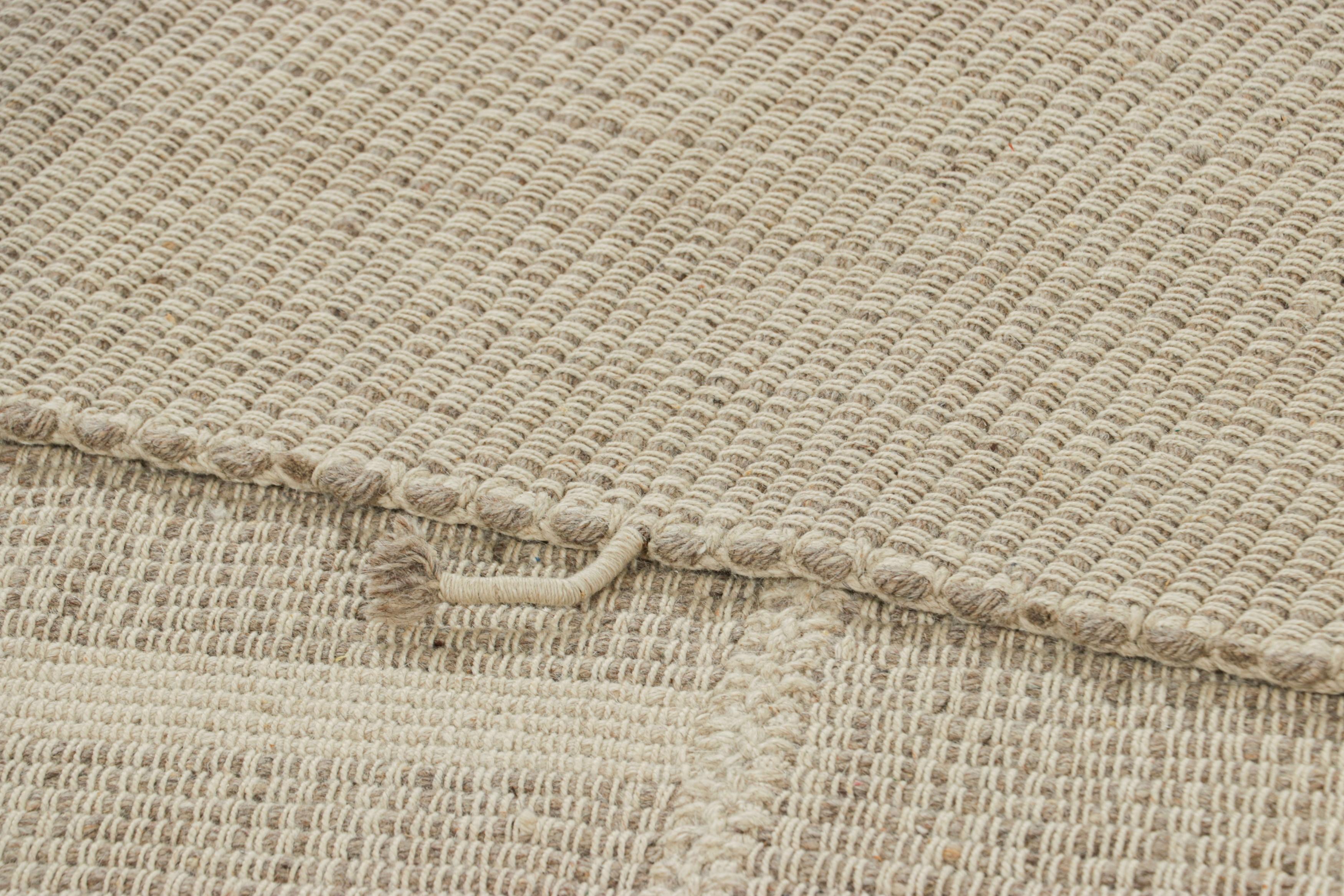 Laine Rug & Kilim's Contemporary Kilim with Textural Beige-Brown and Cream Stripes (Kilim contemporain avec des rayures texturées beige-brun et crème) en vente