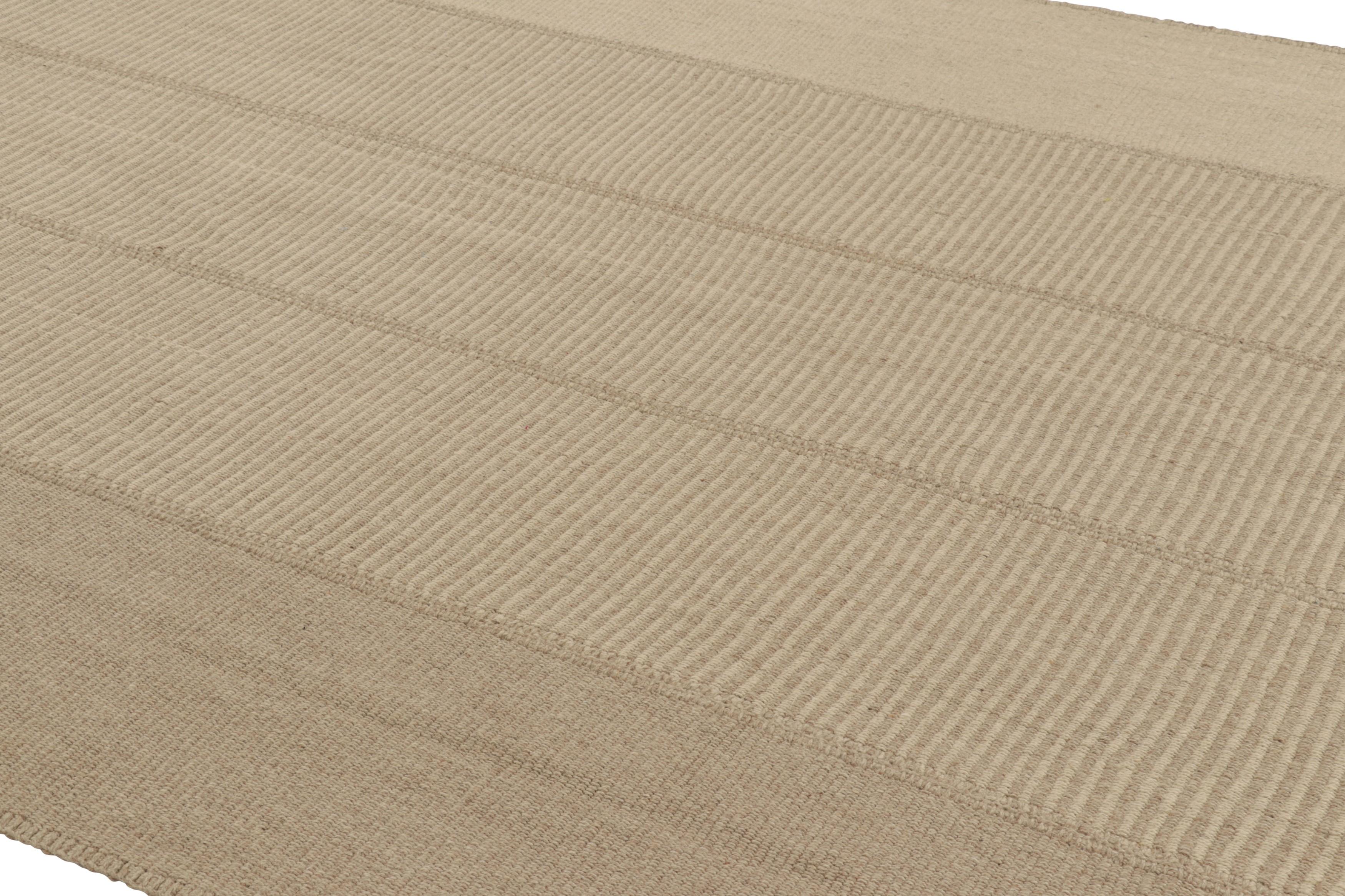 Dieser 8x10 große zeitgenössische Kelim aus handgewebter Wolle stammt aus einer aufregenden neuen Flachgewebekollektion von Rug & Kilim, die nach Maß gefertigt wird.

Über das Design:

