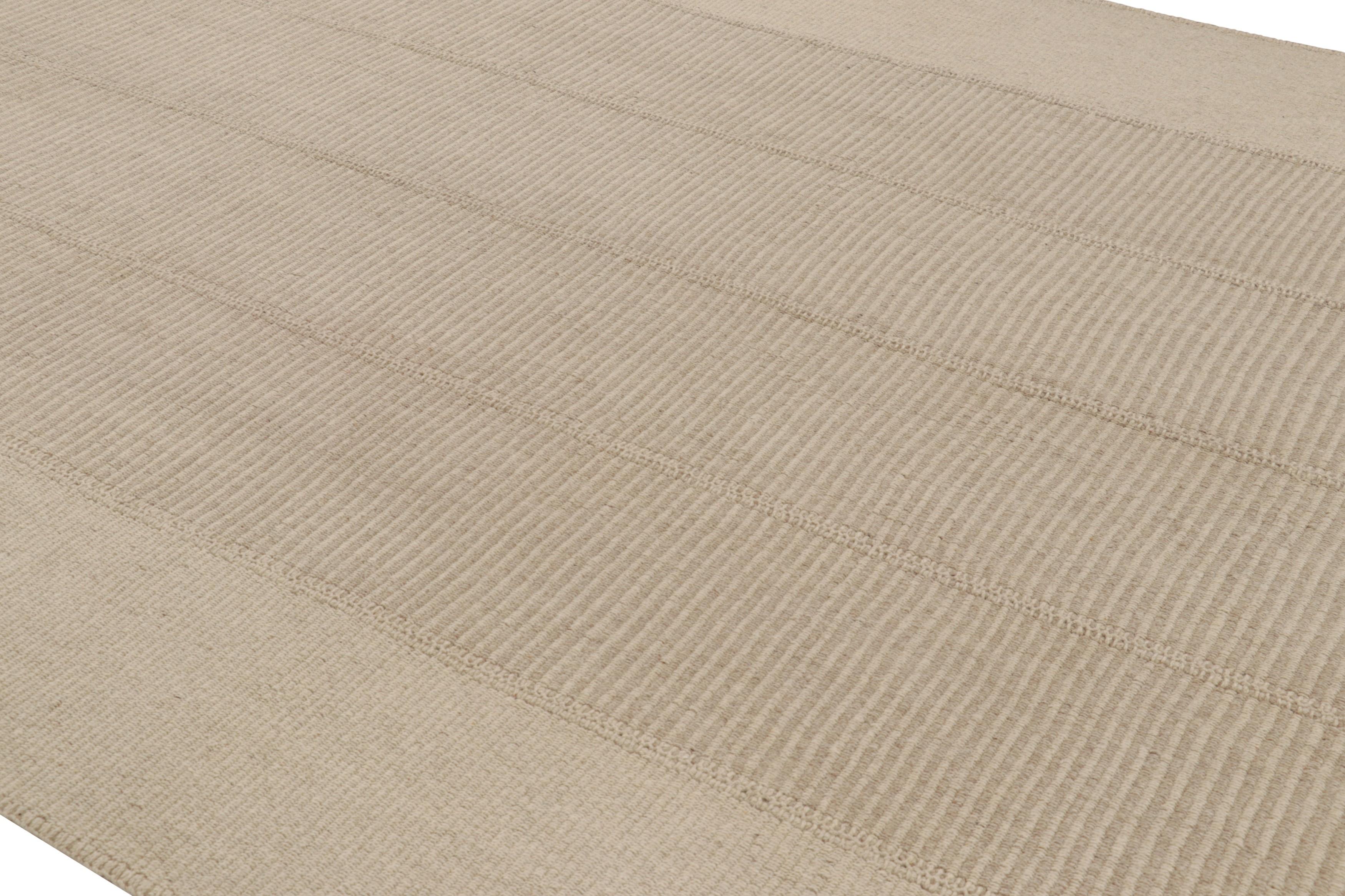 Tissé à la main en laine, ce kilim contemporain 9x12 fait partie d'une nouvelle collection de tissage plat personnalisable de Rug & Kilim.

Sur le Design :

