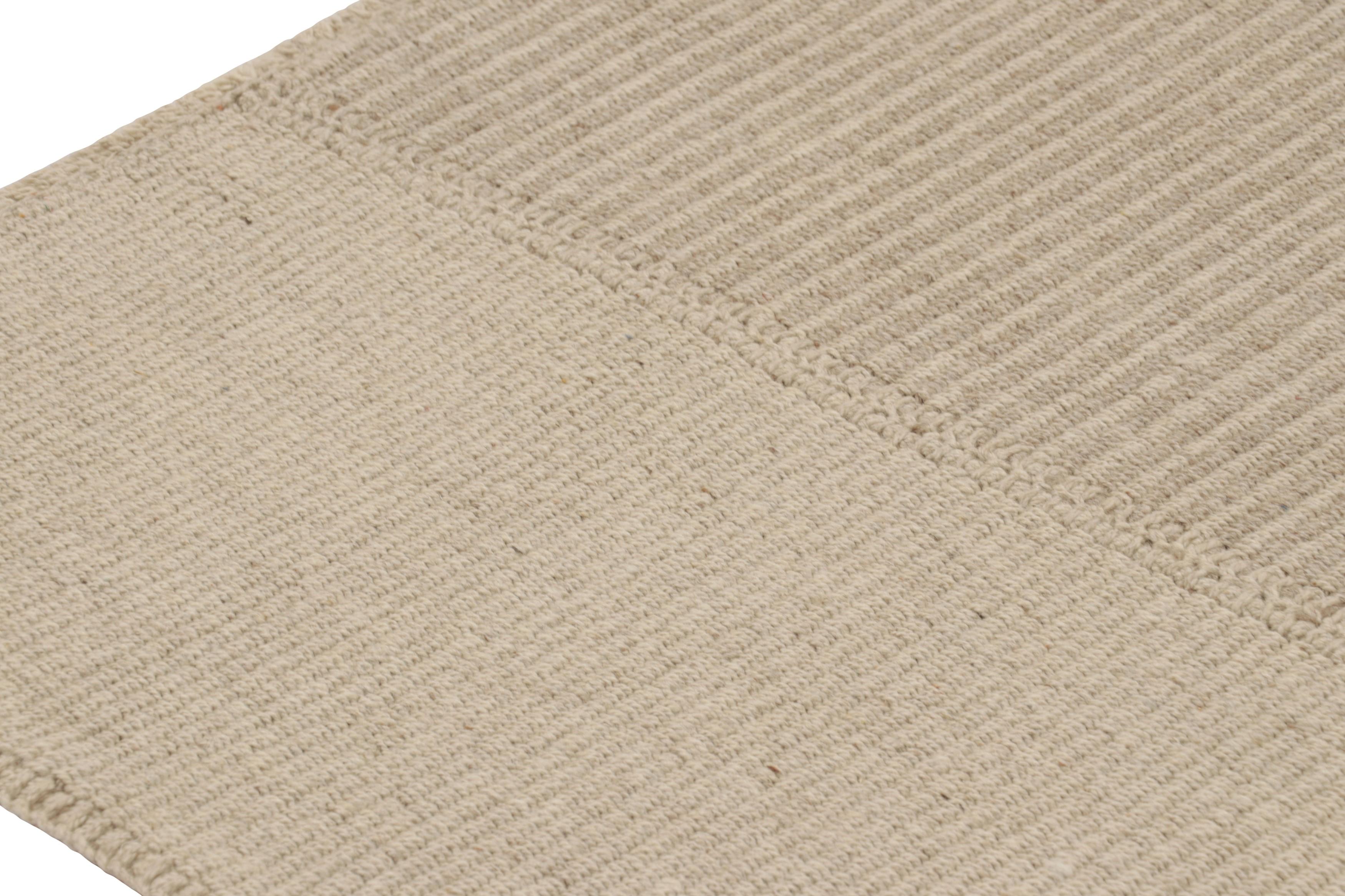 Afghan Rug & Kilim's Contemporary Kilim with Textural Beige Stripes (Kilim contemporain avec des rayures texturées de couleur beige) en vente