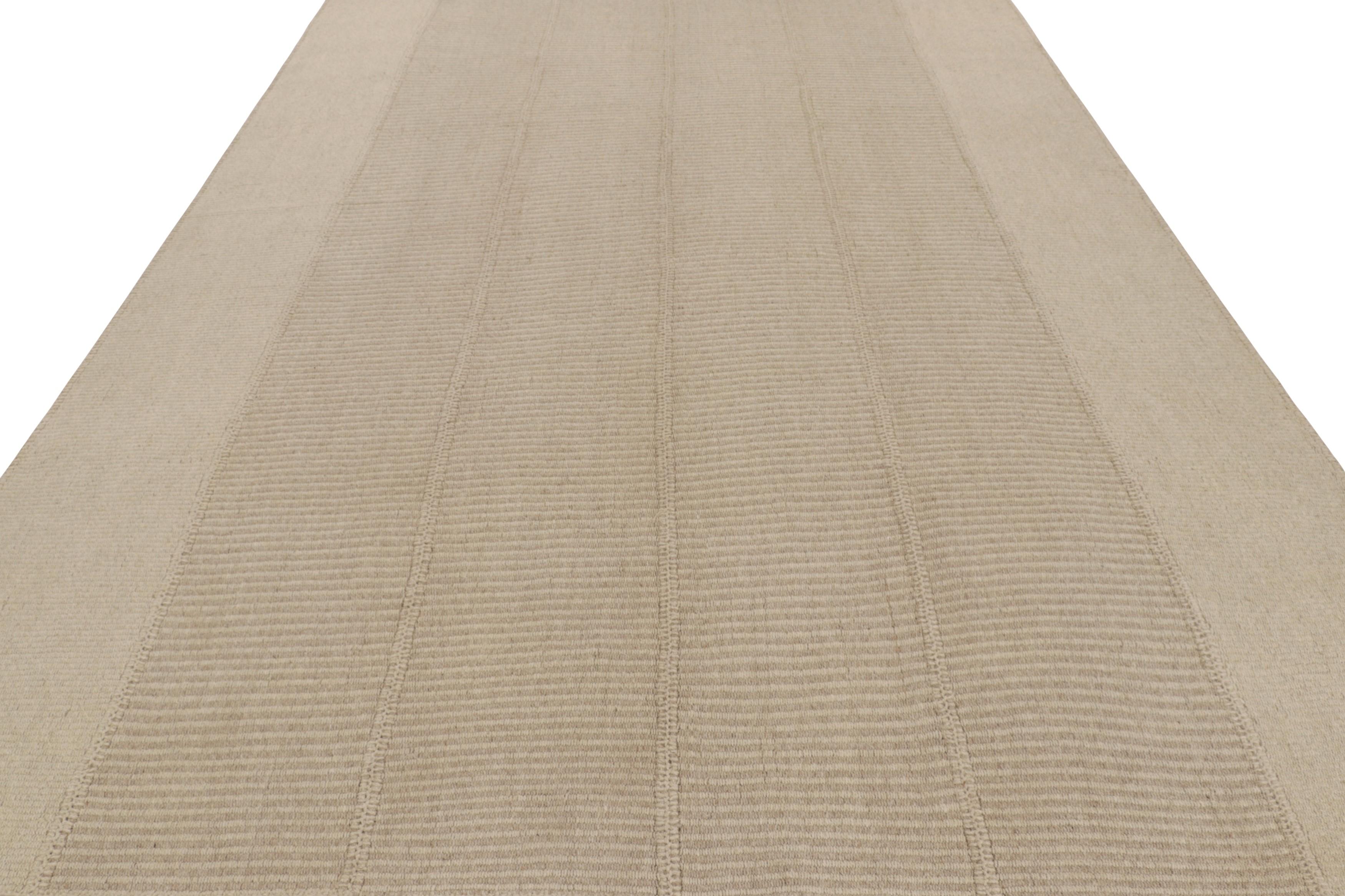 Tissé à la main Rug & Kilim's Contemporary Kilim with Textural Beige Stripes (Kilim contemporain avec des rayures texturées de couleur beige) en vente