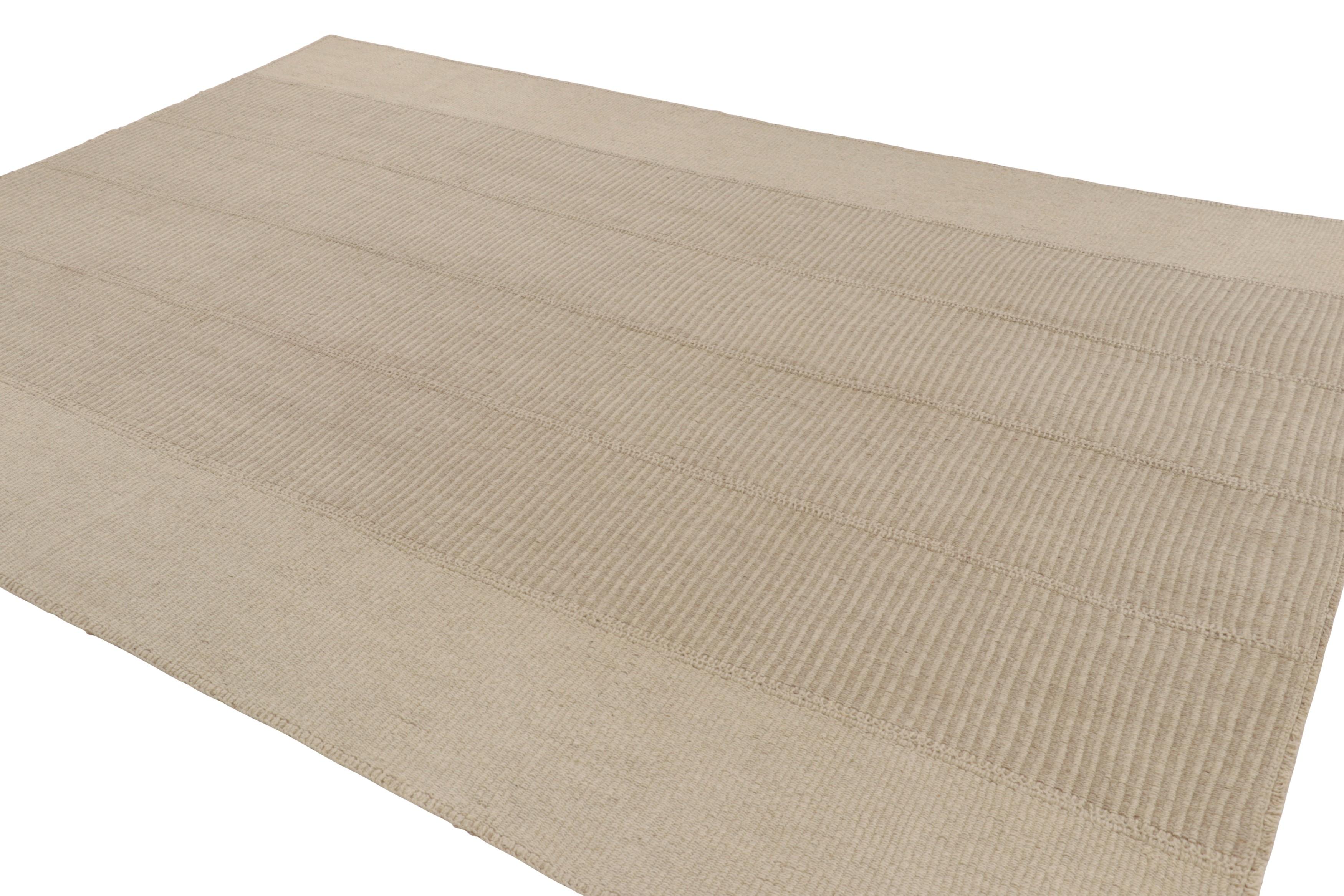 Rug & Kilim's Contemporary Kilim with Textural Beige Stripes (Kilim contemporain avec des rayures texturées de couleur beige) Neuf - En vente à Long Island City, NY