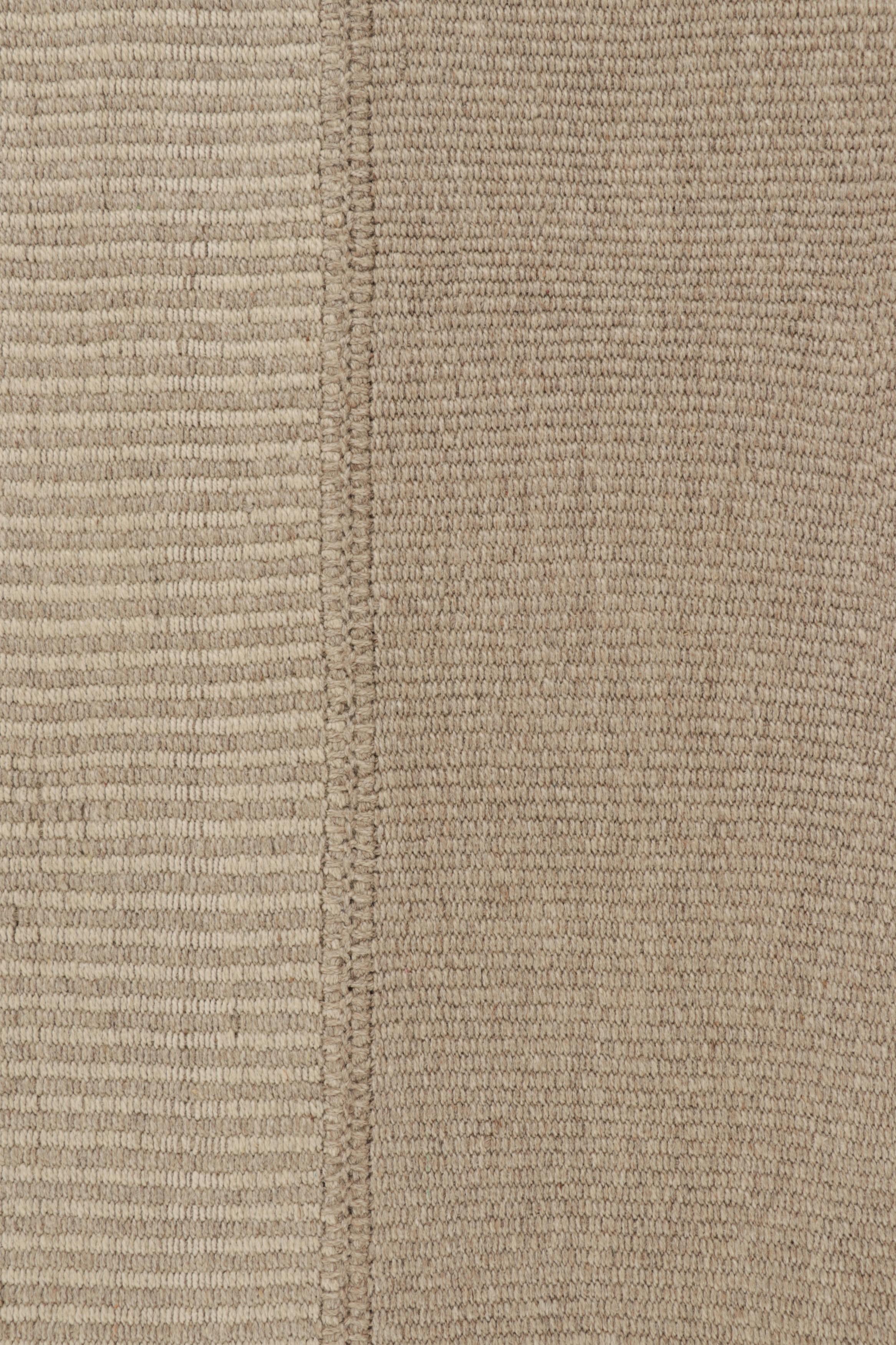 Rug & Kilim's Contemporary Kilim mit texturierten beigefarbenen Streifen (21. Jahrhundert und zeitgenössisch) im Angebot