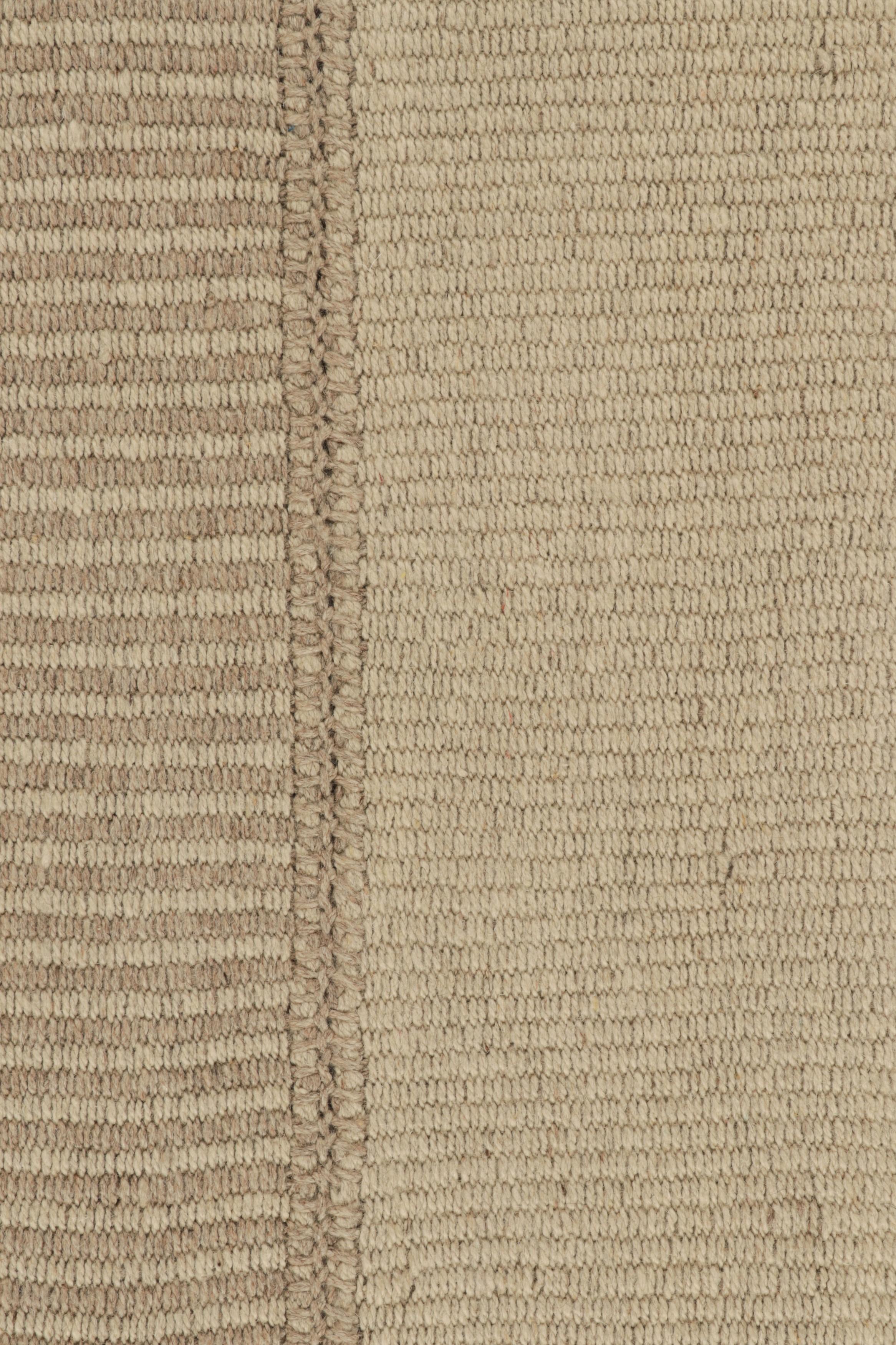 Rug & Kilim's Contemporary Kilim mit texturierten beigefarbenen Streifen (21. Jahrhundert und zeitgenössisch) im Angebot