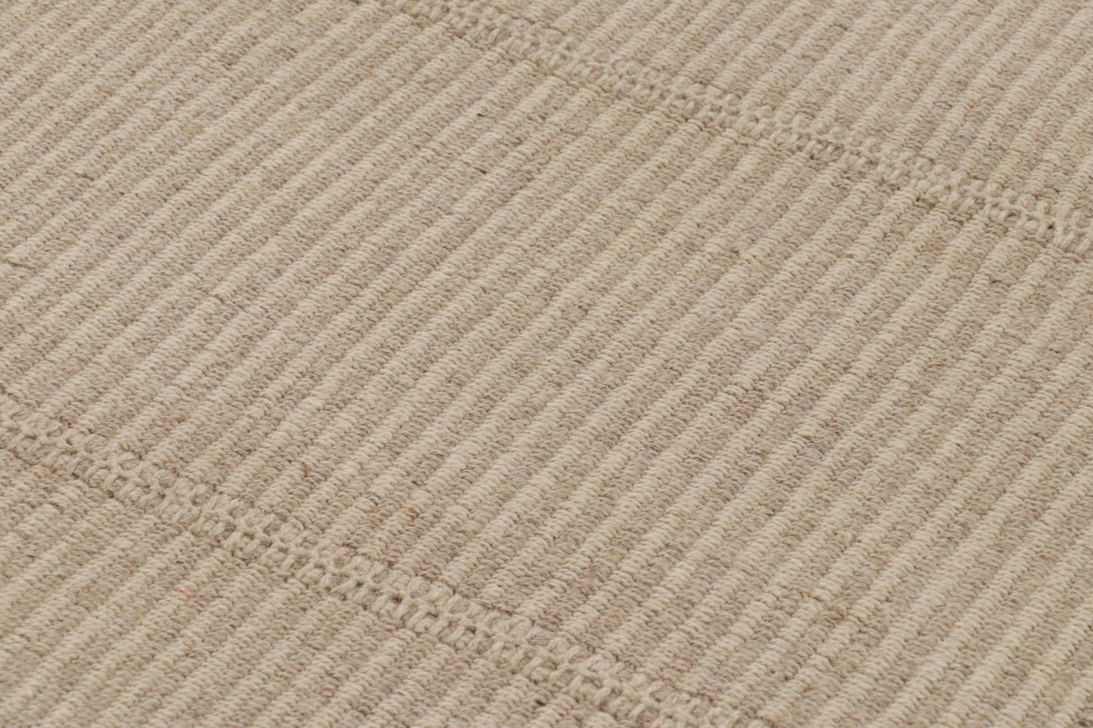 XXIe siècle et contemporain Rug & Kilim's Contemporary Kilim with Textural Beige Stripes (Kilim contemporain avec des rayures texturées de couleur beige) en vente