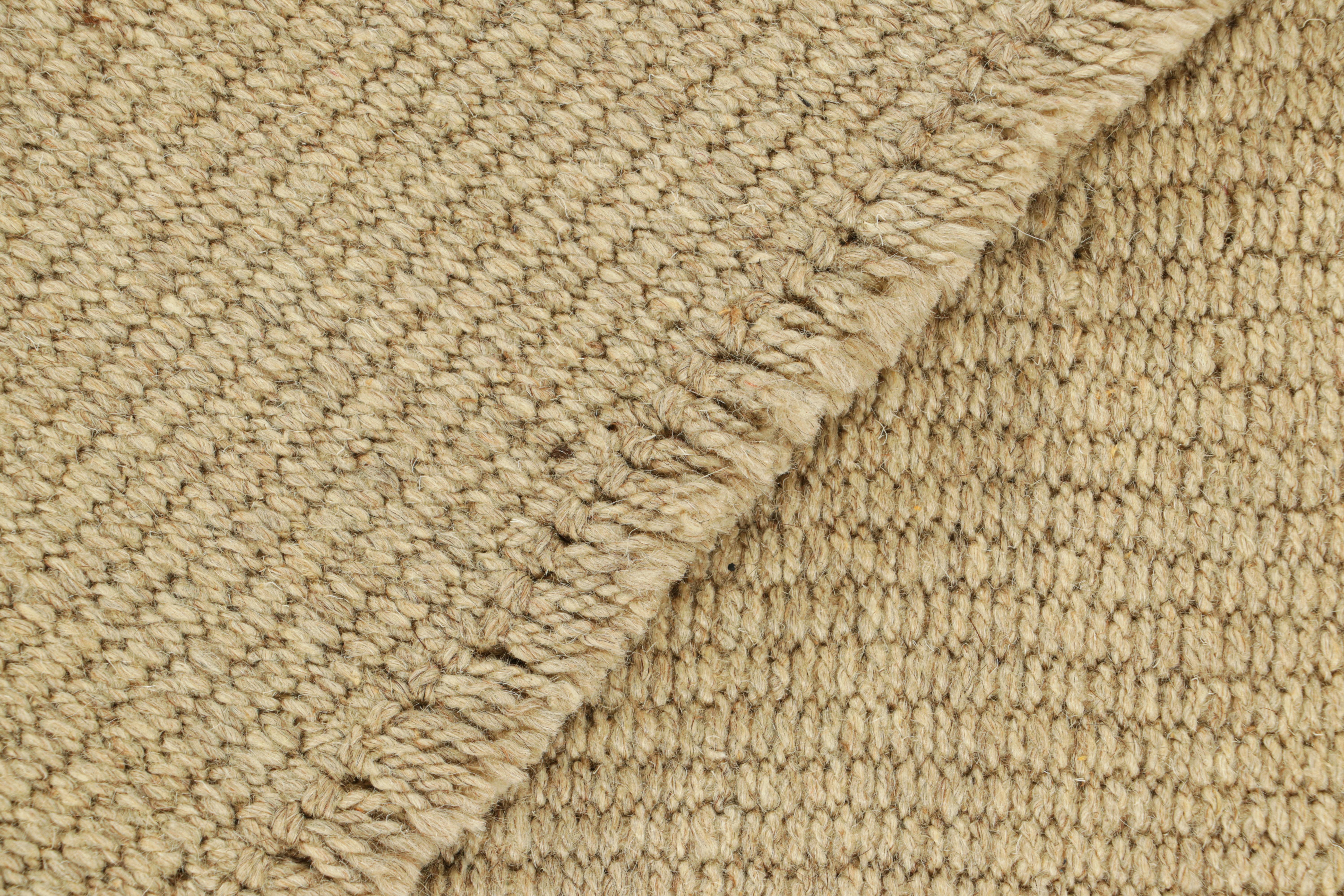 Kilim contemporáneo de Rug & Kilim con rayas beige texturadas Siglo XXI y contemporáneo en venta