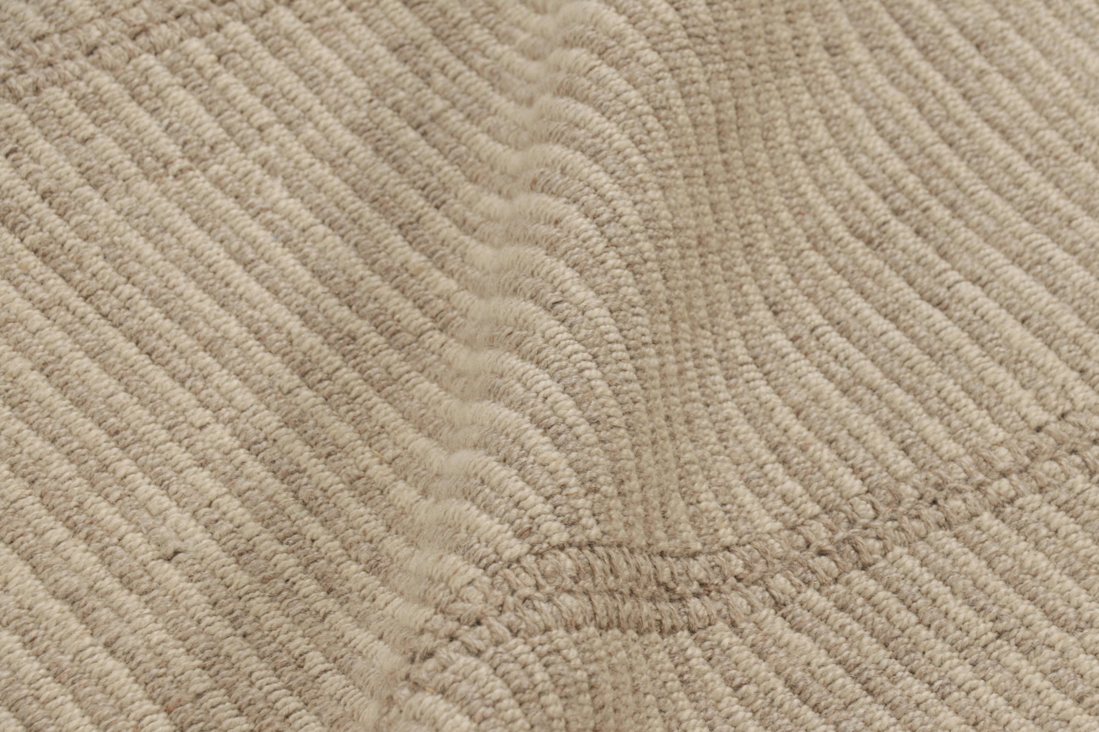 Rug & Kilim's Contemporary Kilim mit texturierten beigefarbenen Streifen (Wolle) im Angebot