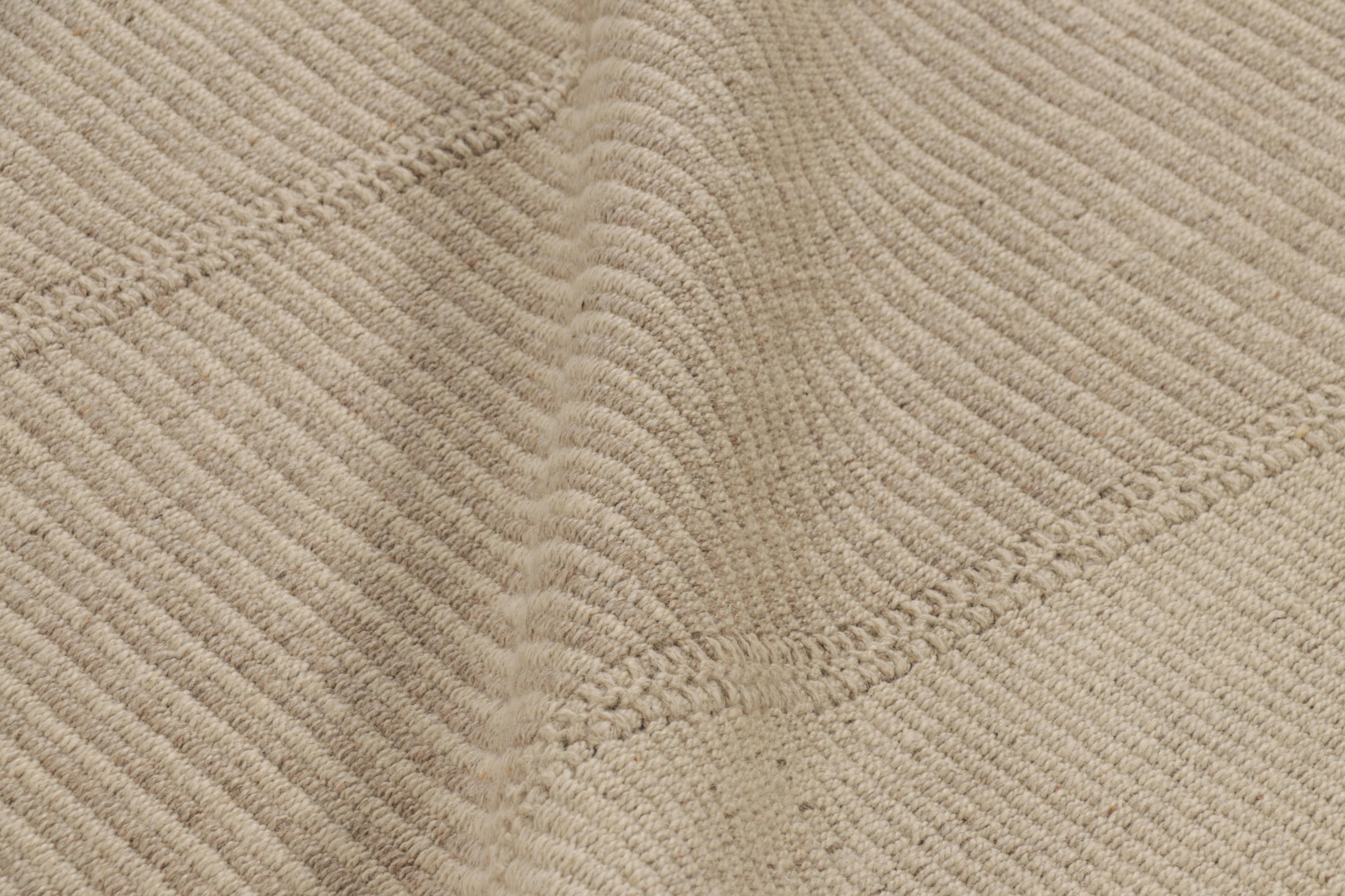 Laine Rug & Kilim's Contemporary Kilim with Textural Beige Stripes (Kilim contemporain avec des rayures texturées de couleur beige) en vente