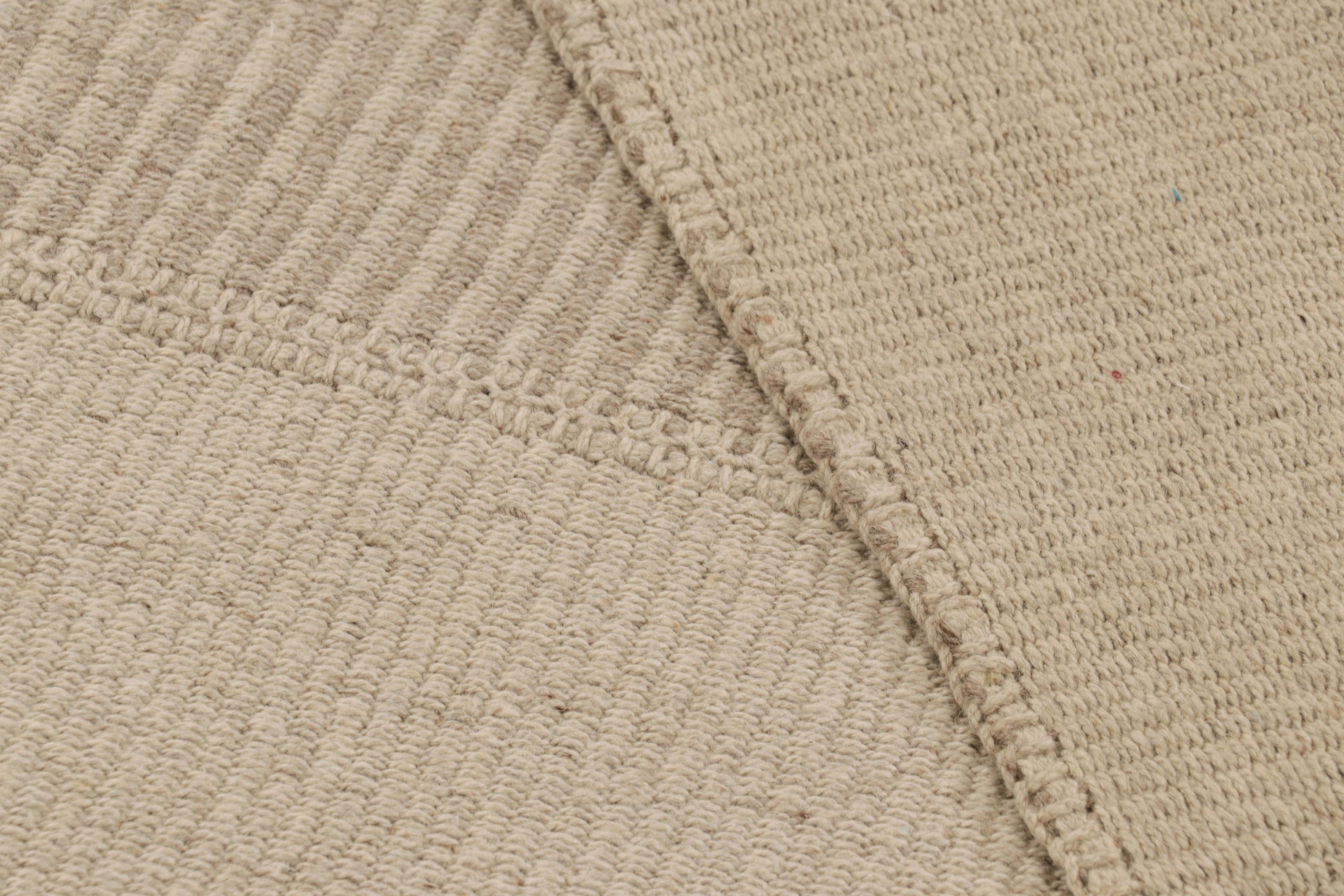 Rug & Kilim's Contemporary Kilim with Textural Beige Stripes (Kilim contemporain avec des rayures texturées de couleur beige) en vente 1