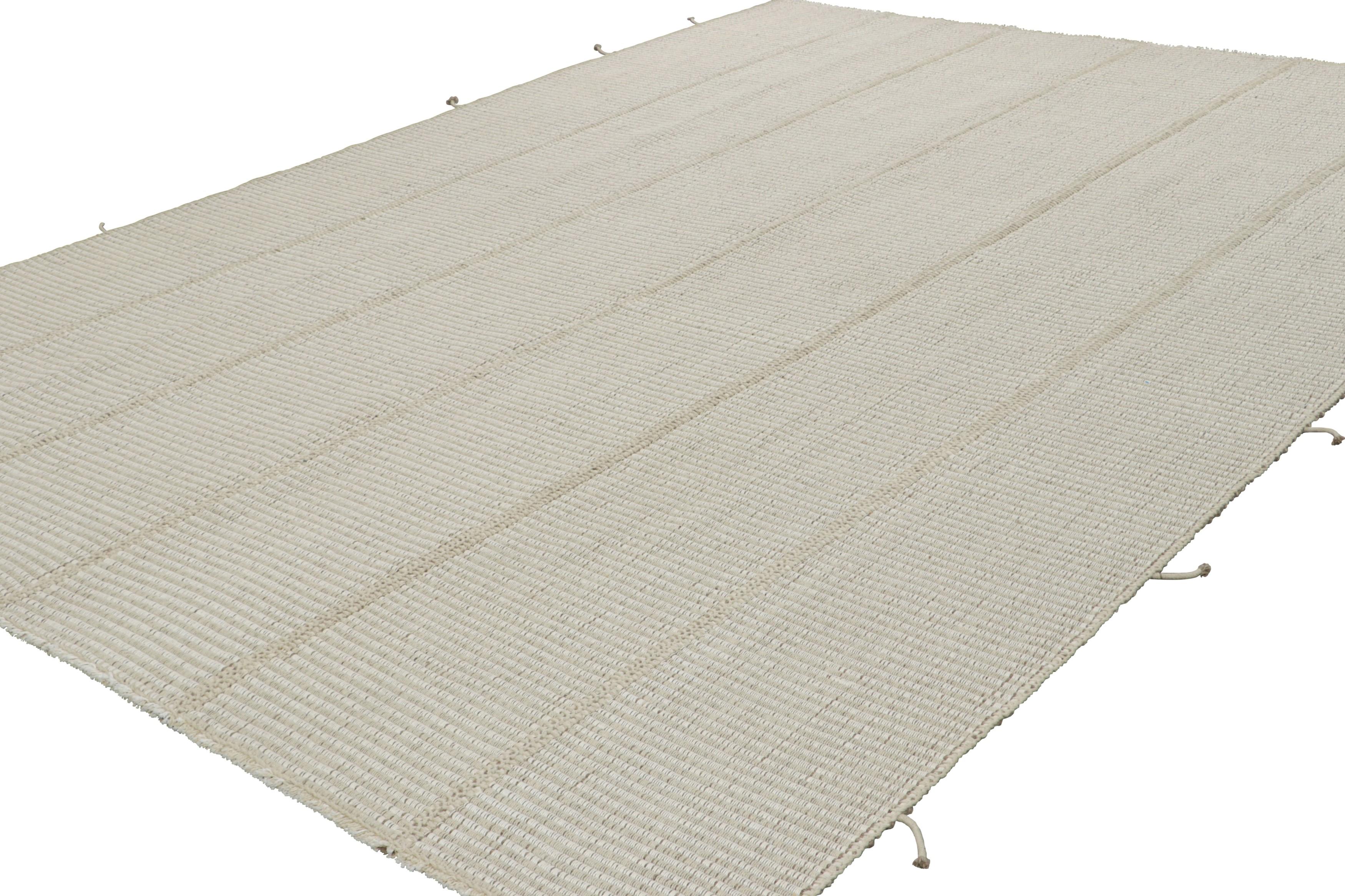 Rug & Kilim's Contemporary Kilim mit strukturierten Streifen in Beige, Taupe und Creme (Afghanisch) im Angebot