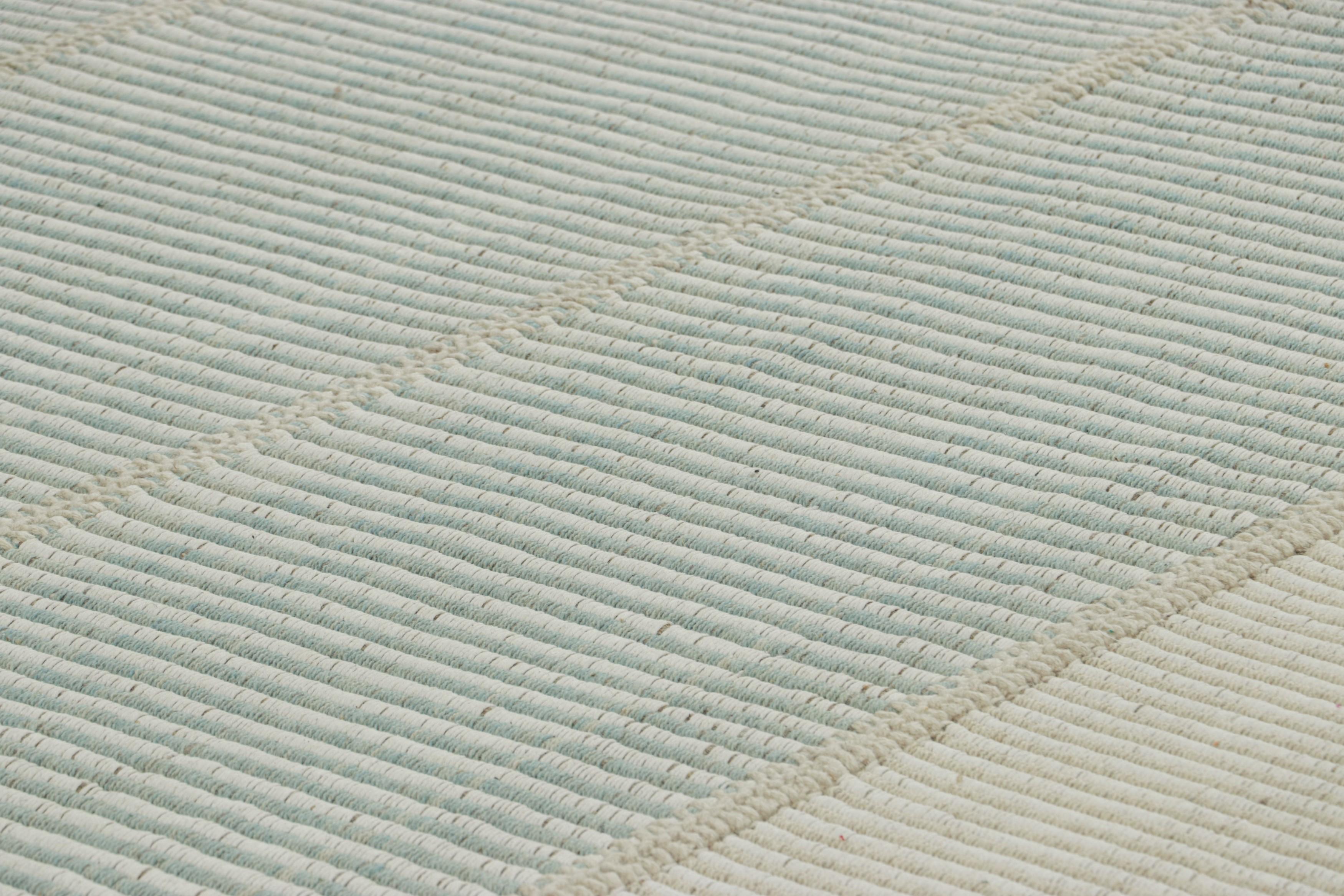 Tissé à la main en laine, ce kilim contemporain 9x12 fait partie d'une nouvelle collection de tissage plat personnalisable de Rug & Kilim.

Sur le Design :

