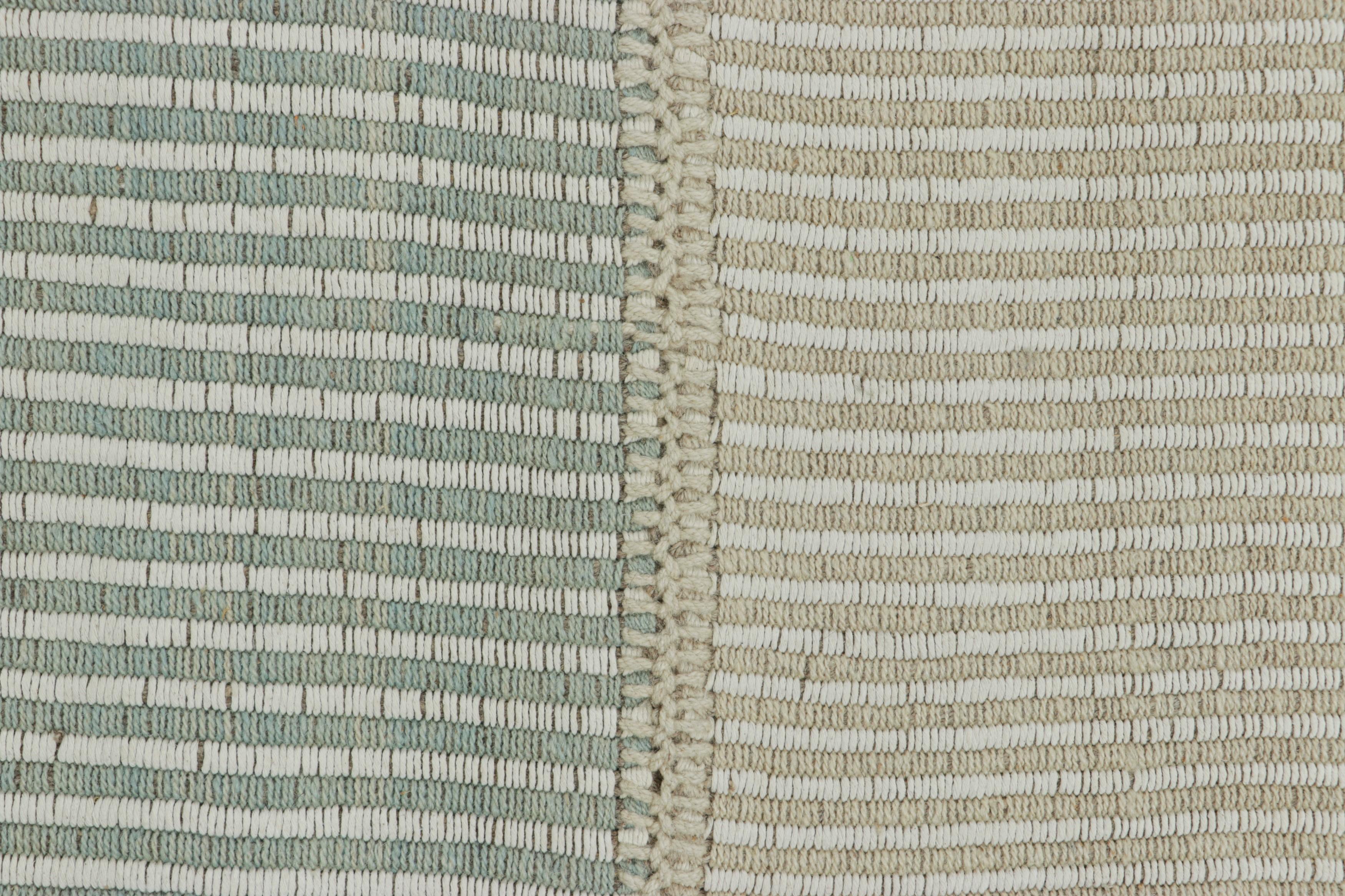 Afghan Rug & Kilim's Contemporary Kilim with Textural Blue and White Stripes (Kilim contemporain avec des rayures bleues et blanches) en vente