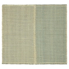 Rug & Kilim's Contemporary Kilim mit strukturierten blau-weißen und grauen Streifen