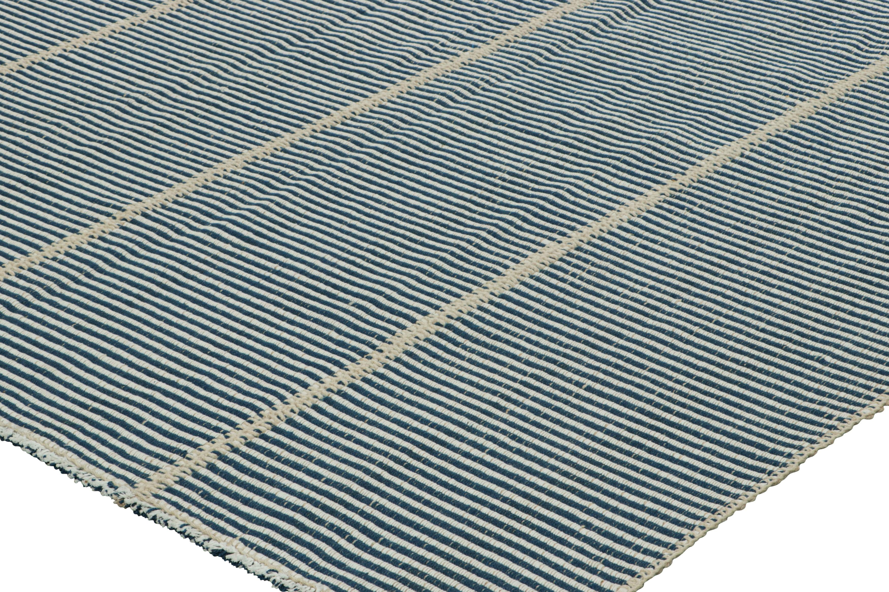 XXIe siècle et contemporain Rug & Kilim's Contemporary Kilim with Textural Blue, White and Green Stripes (Kilim contemporain avec des rayures bleues, blanches et vertes) en vente