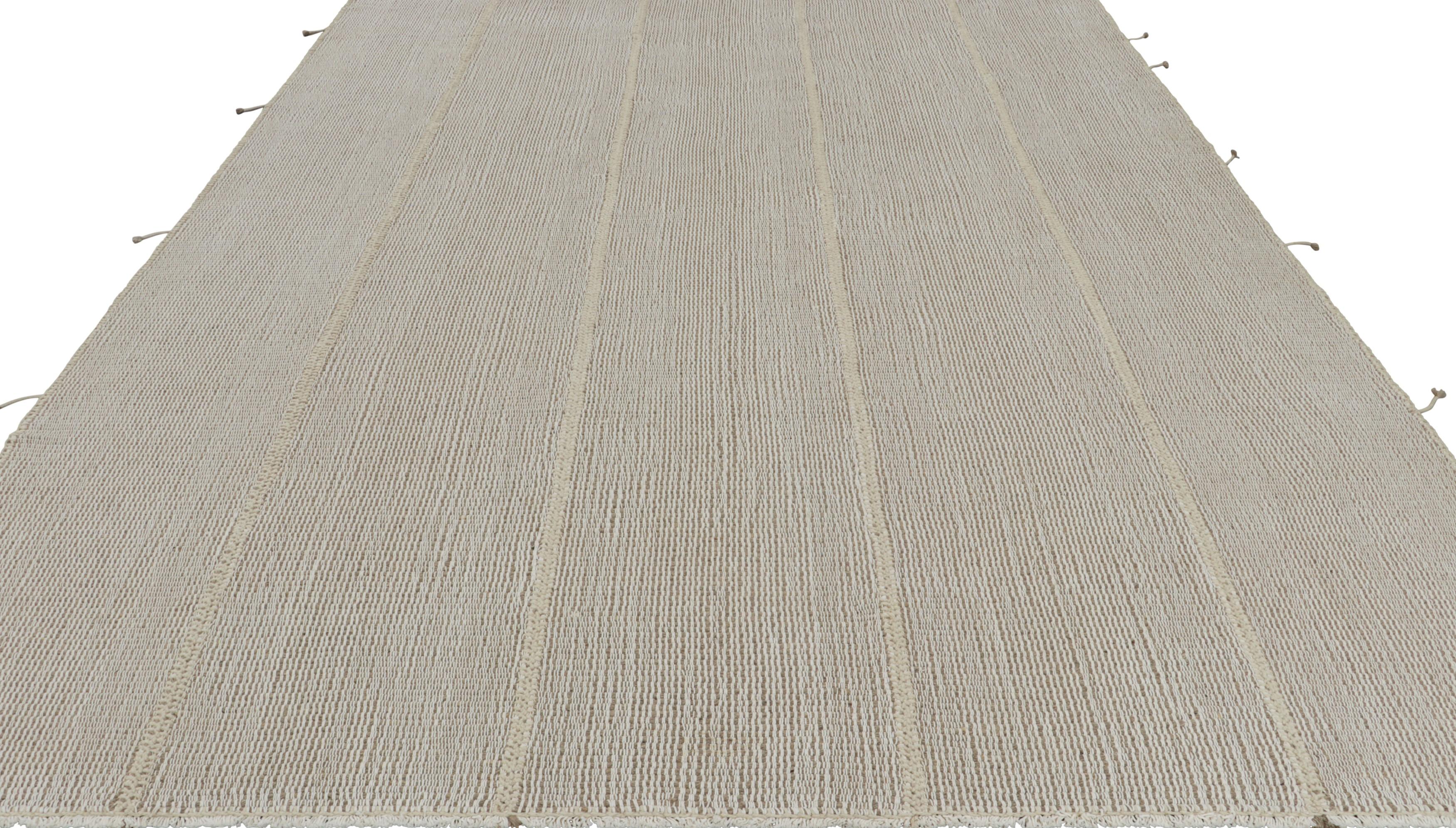 Rug & Kilim's Contemporary Kilim with Textural Brown and Cream Stripes (Kilim contemporain avec des rayures texturées marron et crème) Neuf - En vente à Long Island City, NY