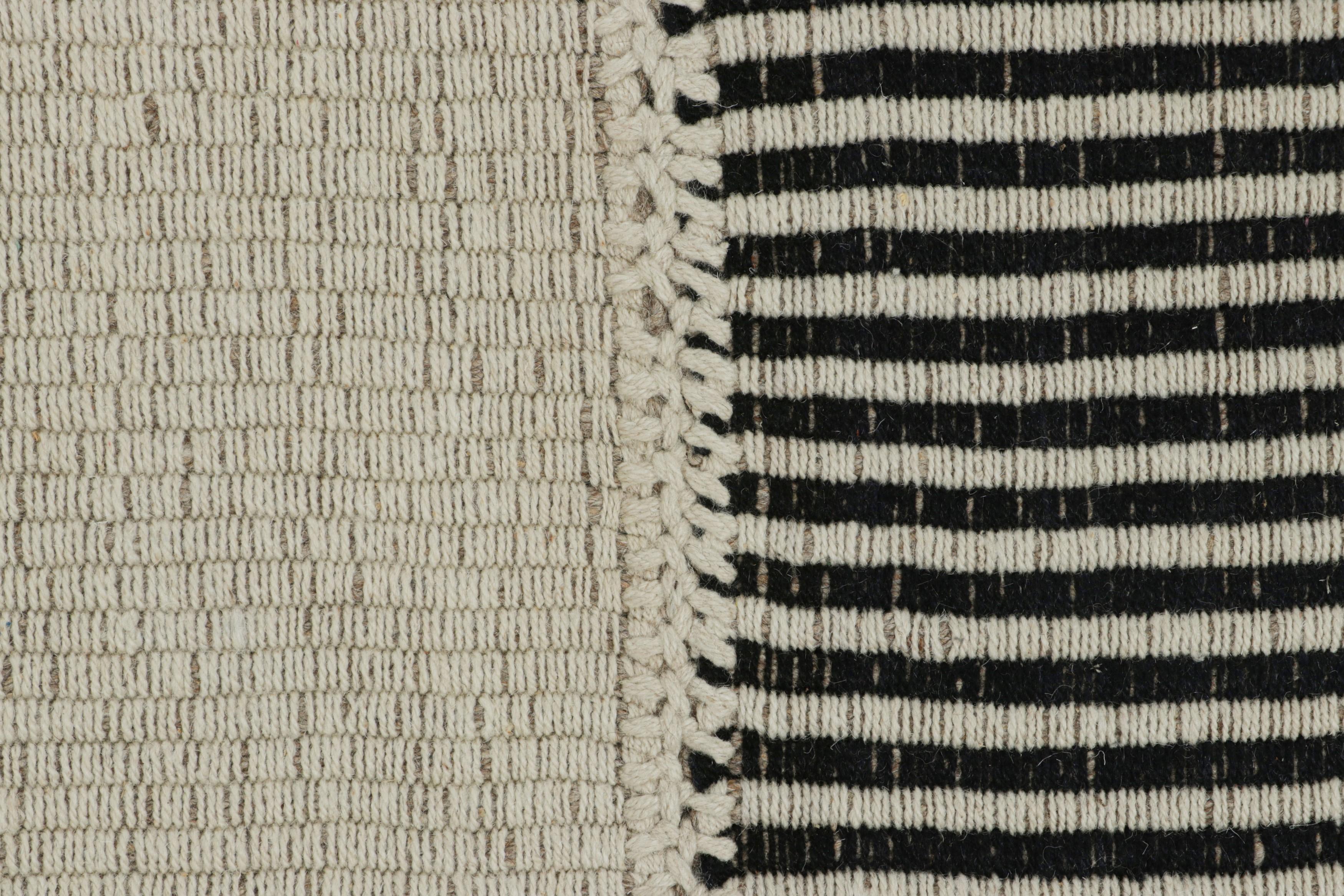 Afghan Rug & Kilim's Contemporary Kilim with Textural Cream and Black Stripes (Kilim contemporain avec des rayures texturées crème et noires) en vente
